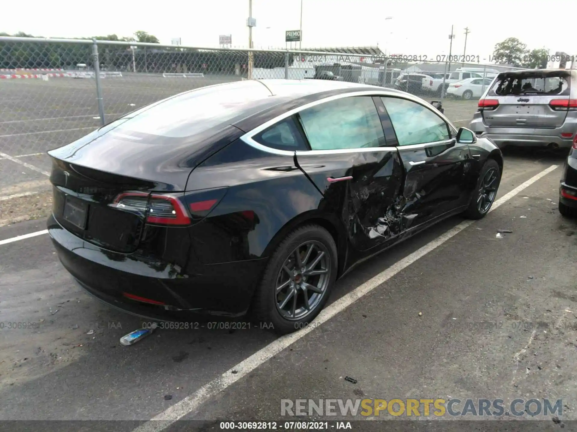 4 Photograph of a damaged car 5YJ3E1EA0KF305668 TESLA MODEL 3 2019