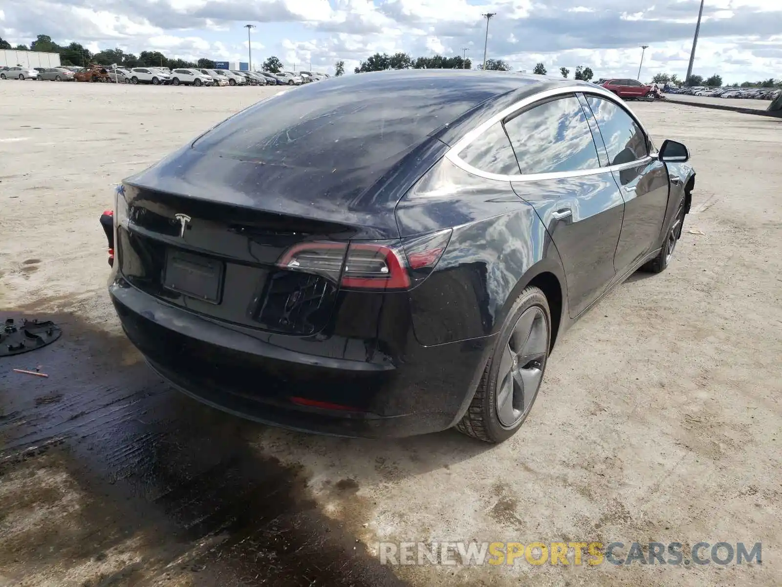 4 Photograph of a damaged car 5YJ3E1EA0KF313253 TESLA MODEL 3 2019