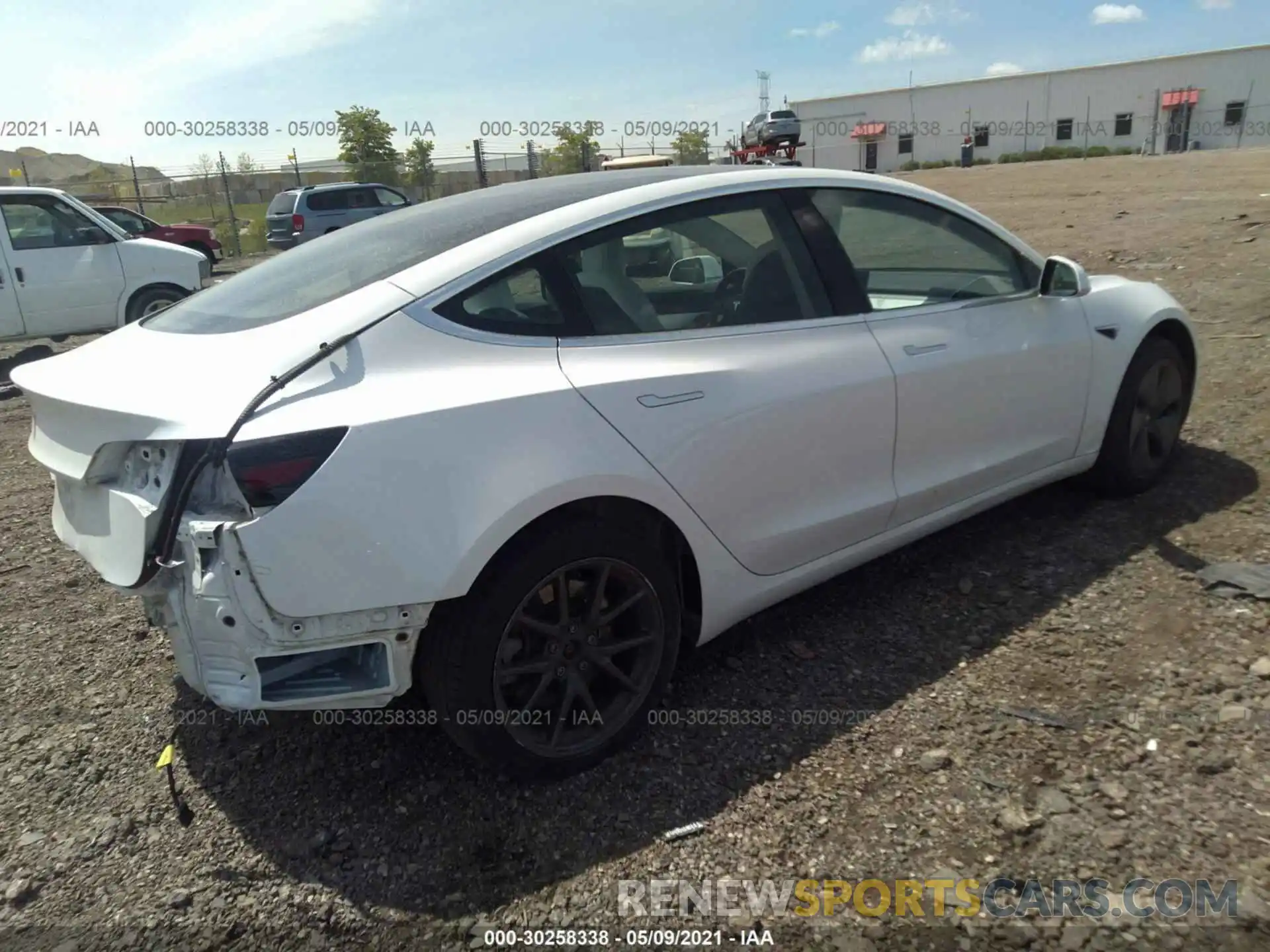 4 Фотография поврежденного автомобиля 5YJ3E1EA0KF486240 TESLA MODEL 3 2019