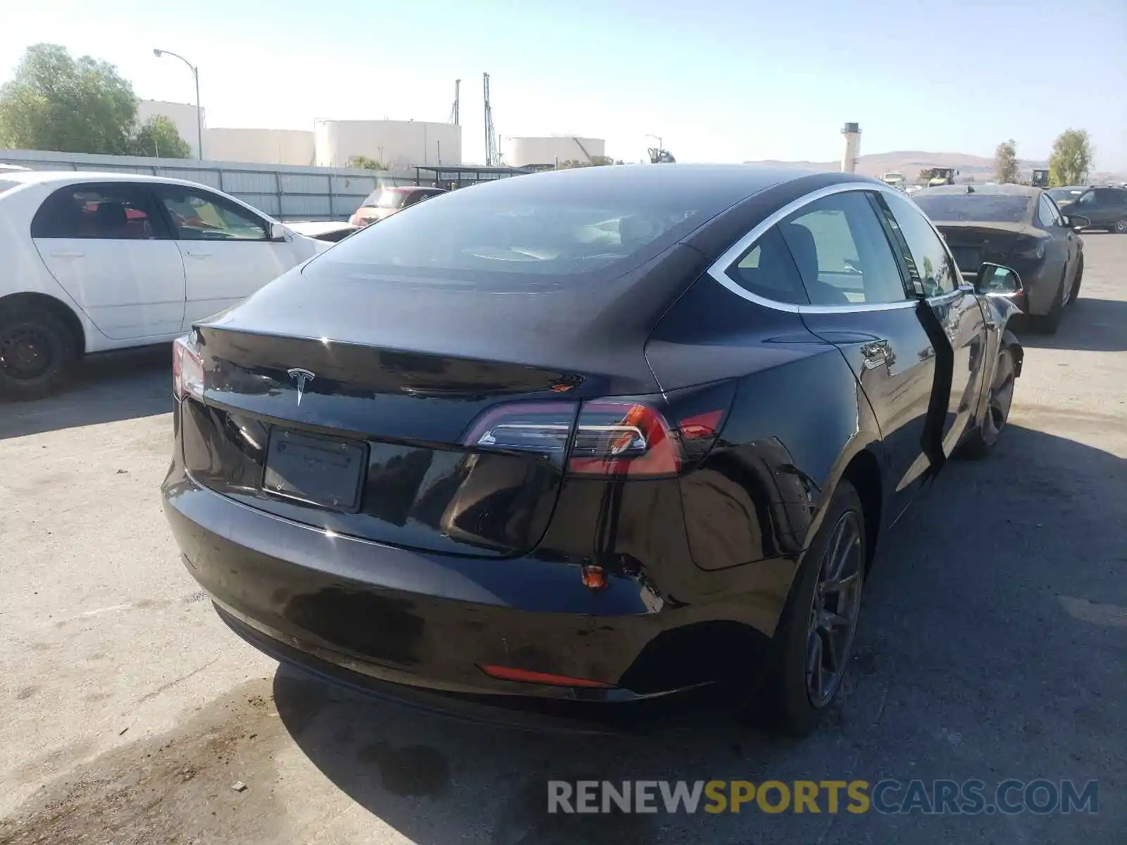 4 Фотография поврежденного автомобиля 5YJ3E1EA1KF304805 TESLA MODEL 3 2019