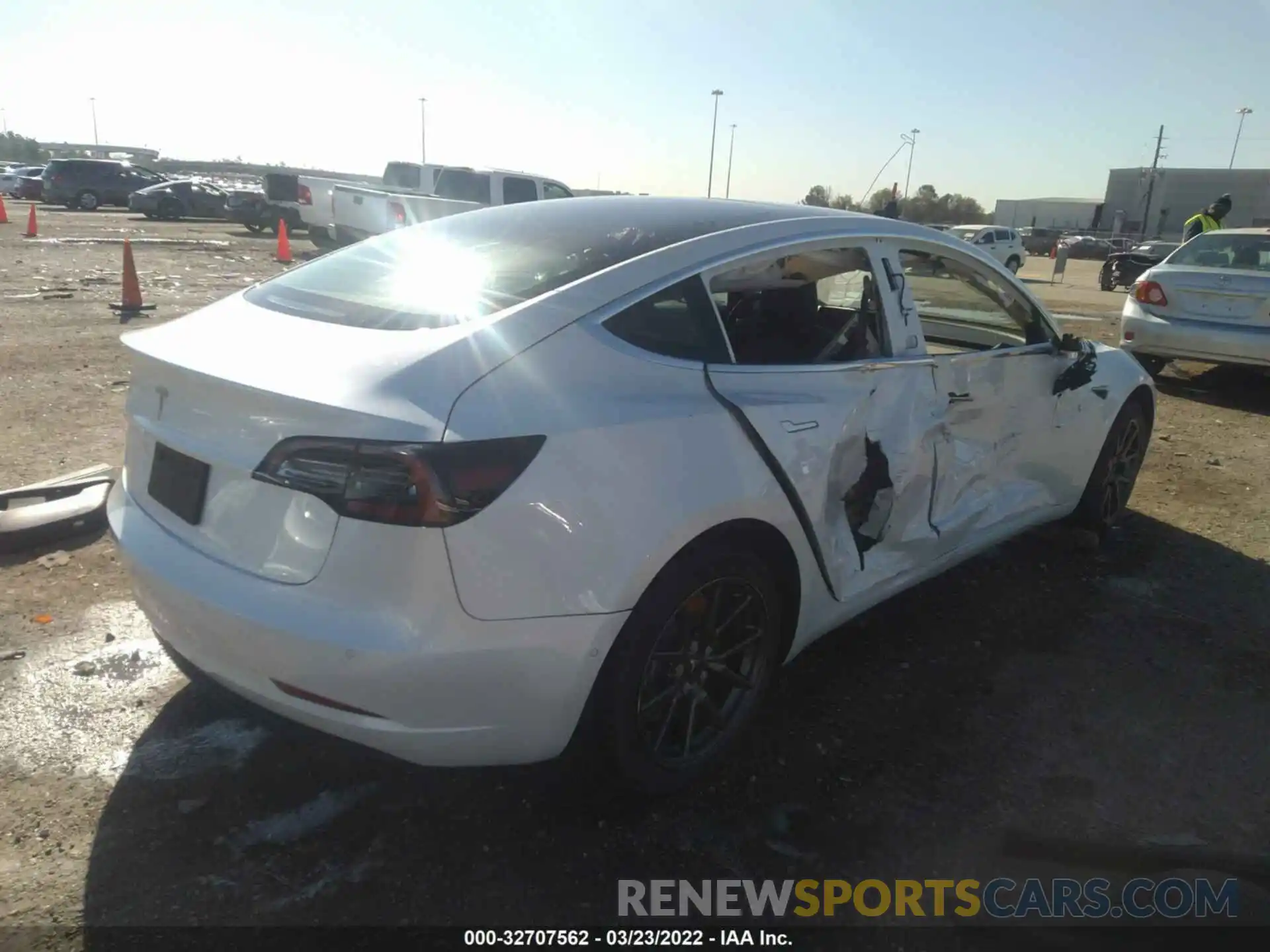 4 Photograph of a damaged car 5YJ3E1EA1KF396935 TESLA MODEL 3 2019