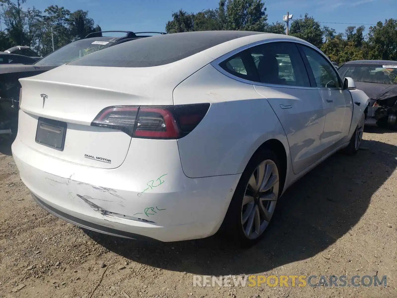 4 Фотография поврежденного автомобиля 5YJ3E1EA1KF402460 TESLA MODEL 3 2019