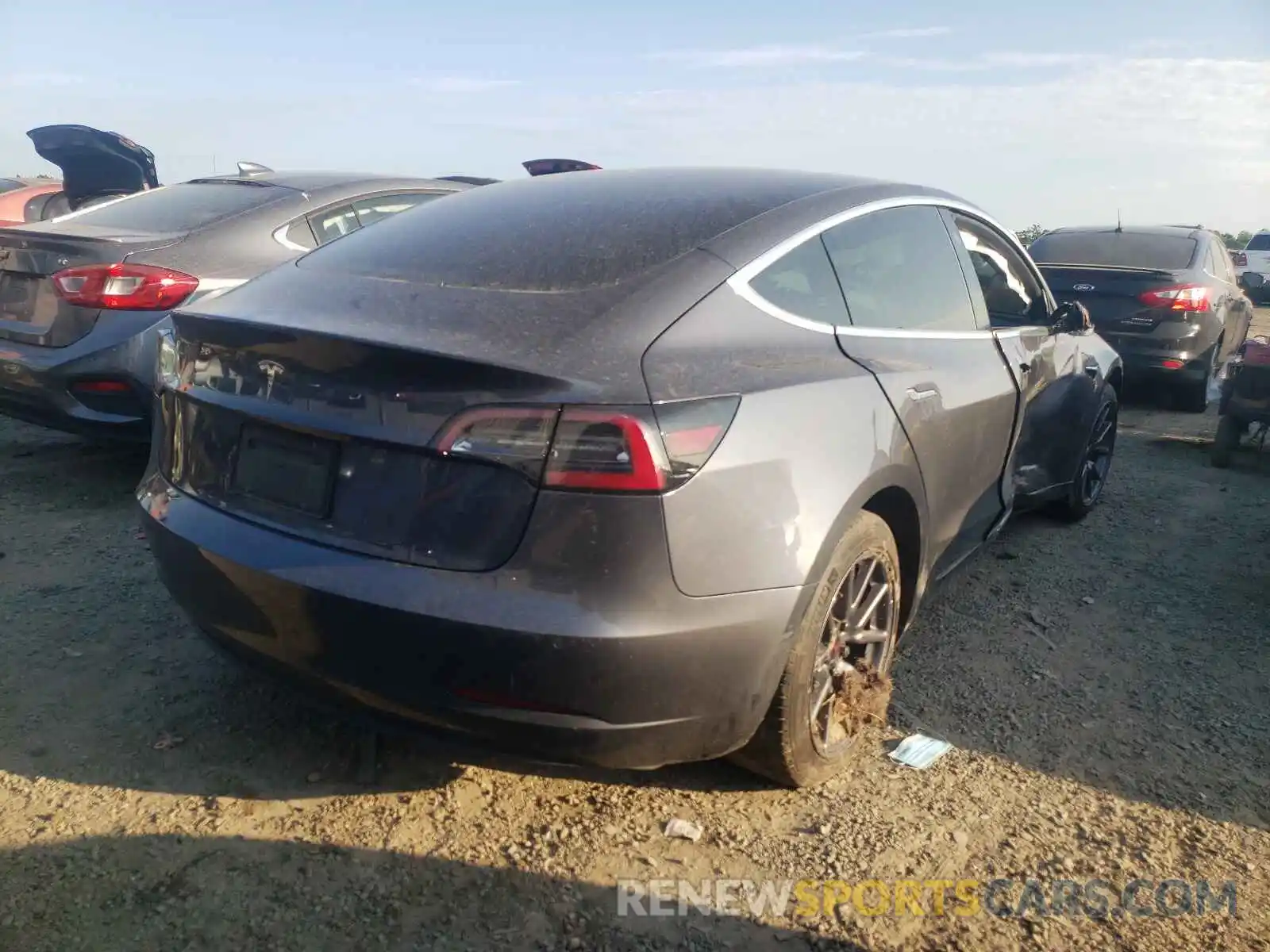 4 Фотография поврежденного автомобиля 5YJ3E1EA1KF411062 TESLA MODEL 3 2019