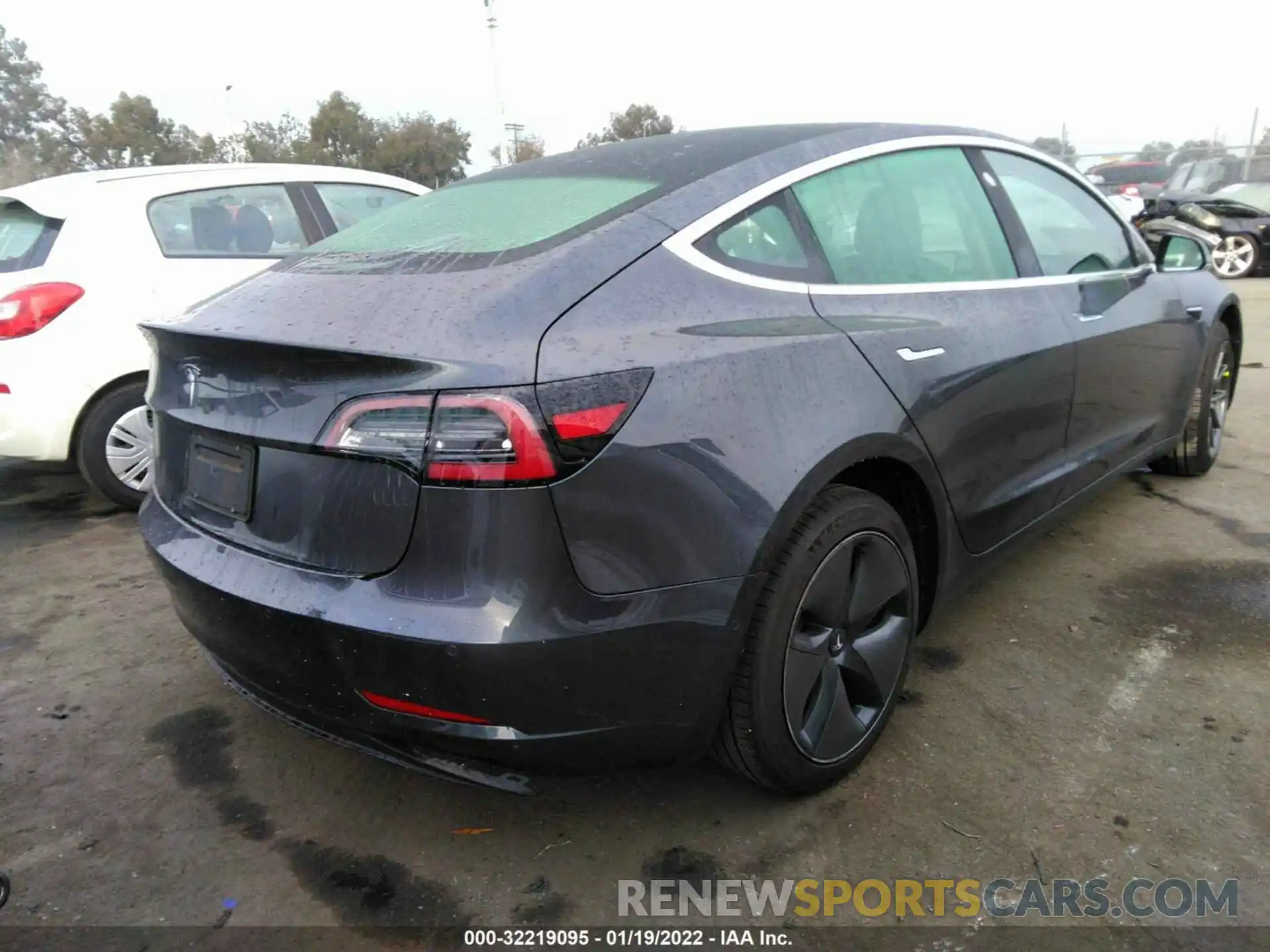 4 Фотография поврежденного автомобиля 5YJ3E1EA1KF411112 TESLA MODEL 3 2019