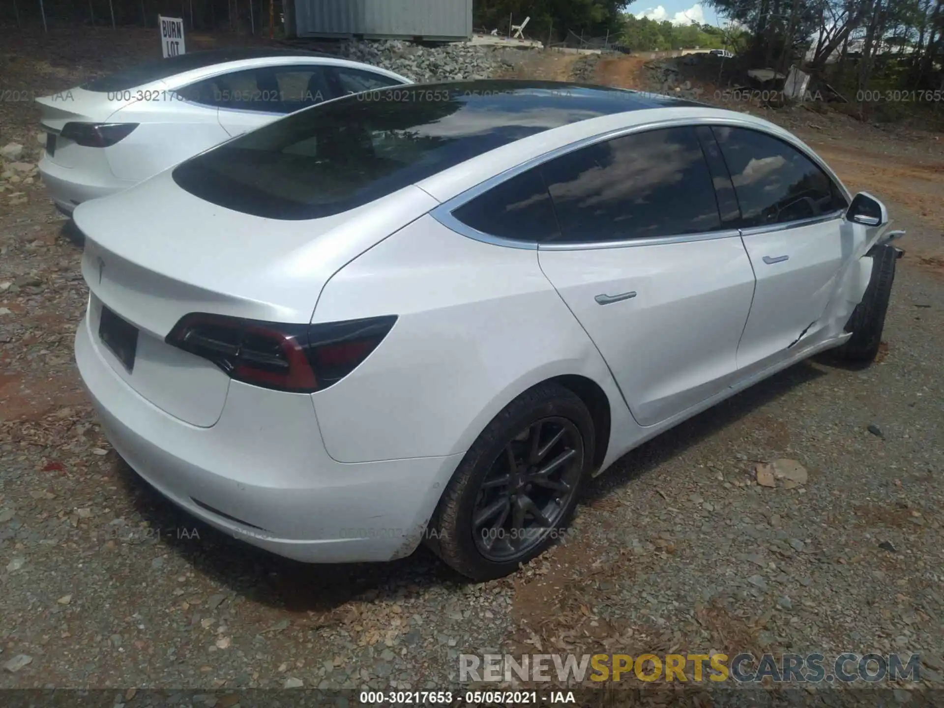 4 Photograph of a damaged car 5YJ3E1EA1KF412342 TESLA MODEL 3 2019