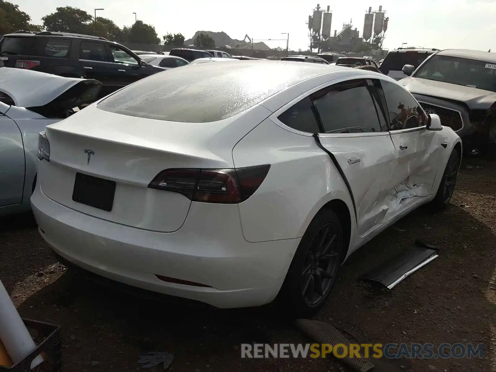 4 Photograph of a damaged car 5YJ3E1EA1KF425088 TESLA MODEL 3 2019