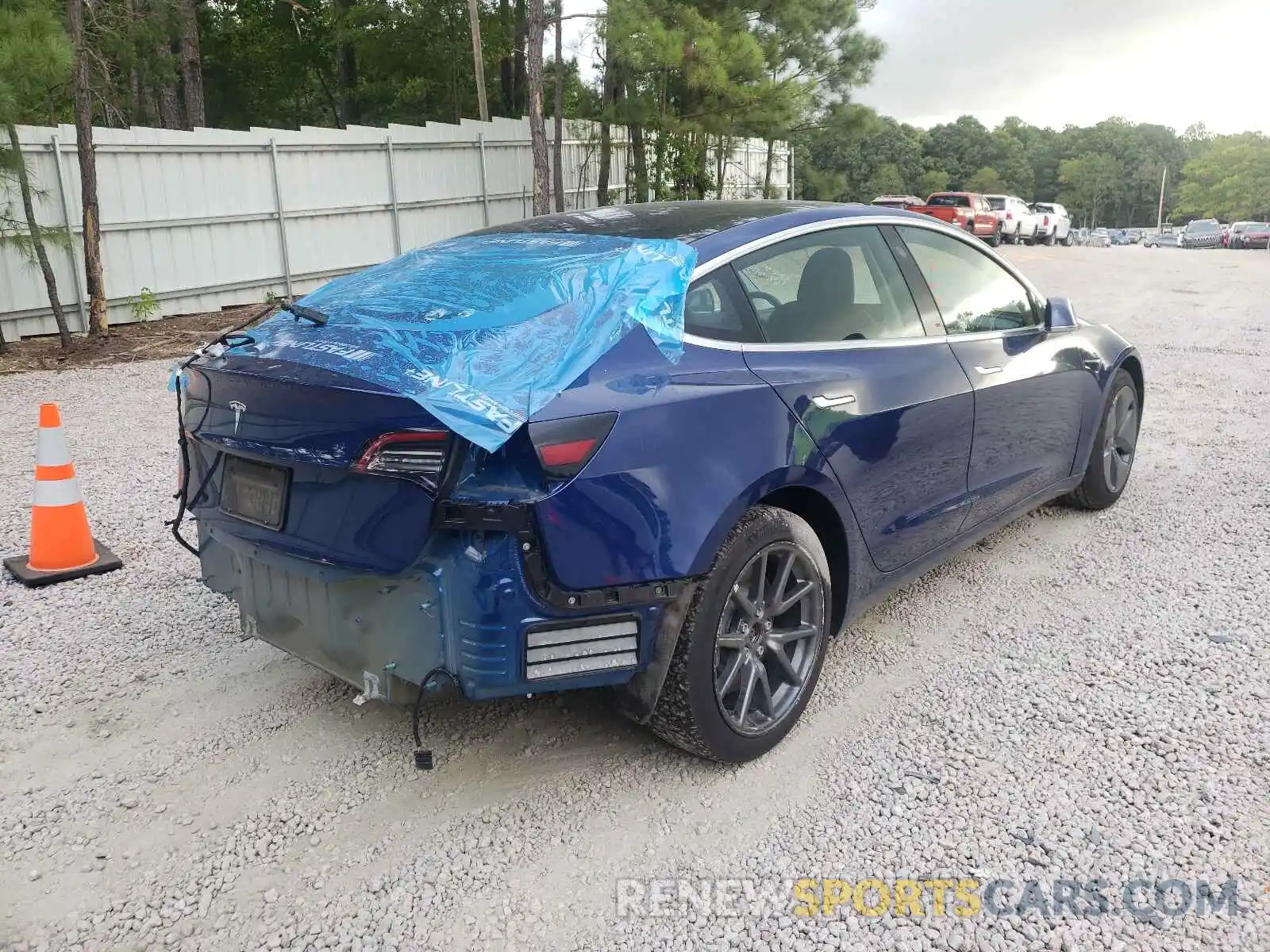 4 Фотография поврежденного автомобиля 5YJ3E1EA1KF482679 TESLA MODEL 3 2019