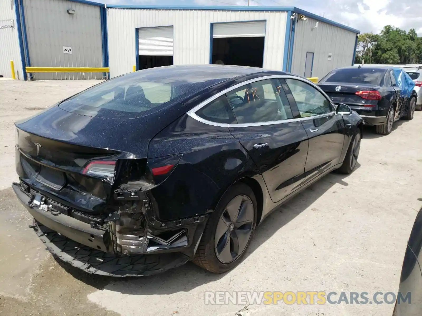 4 Фотография поврежденного автомобиля 5YJ3E1EA2KF305056 TESLA MODEL 3 2019