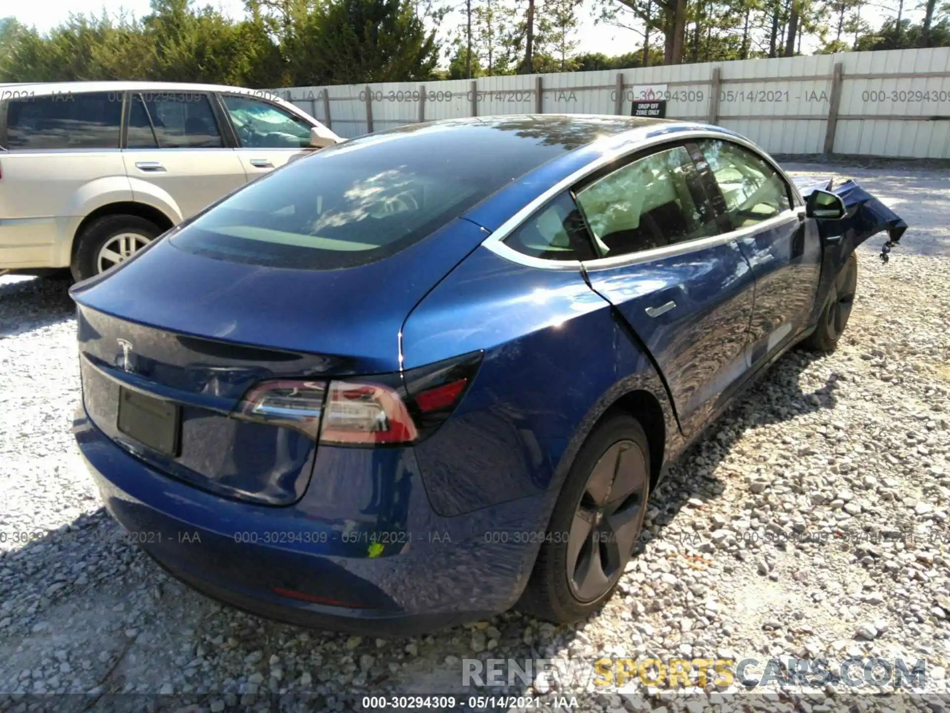 4 Photograph of a damaged car 5YJ3E1EA2KF313867 TESLA MODEL 3 2019