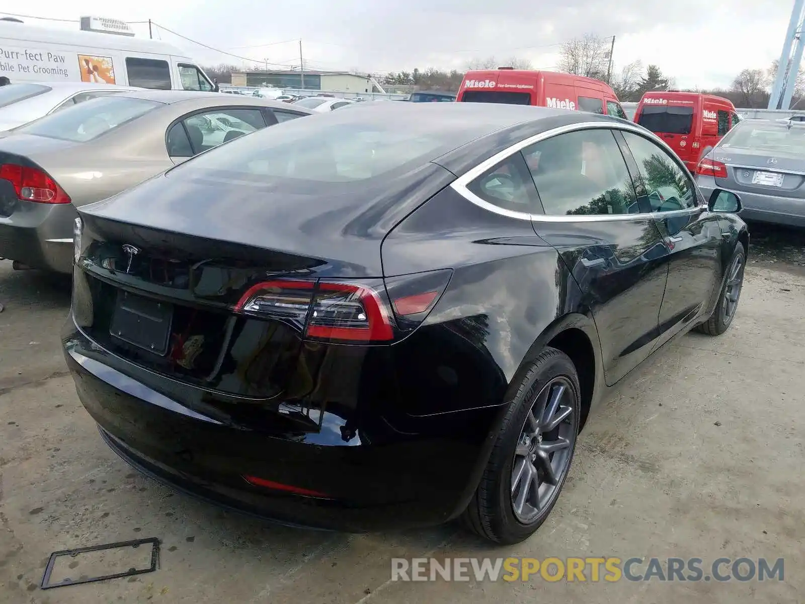 4 Фотография поврежденного автомобиля 5YJ3E1EA2KF395339 TESLA MODEL 3 2019