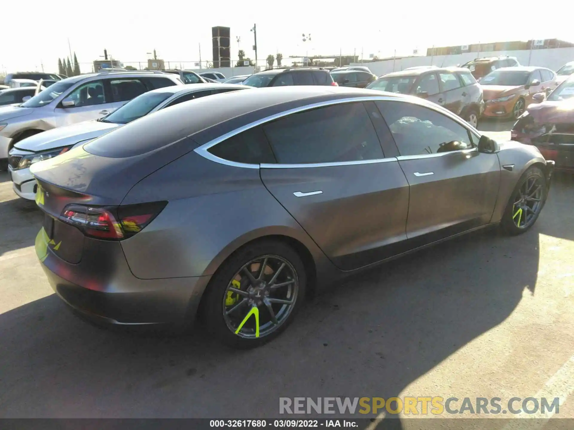 4 Фотография поврежденного автомобиля 5YJ3E1EA3KF306796 TESLA MODEL 3 2019