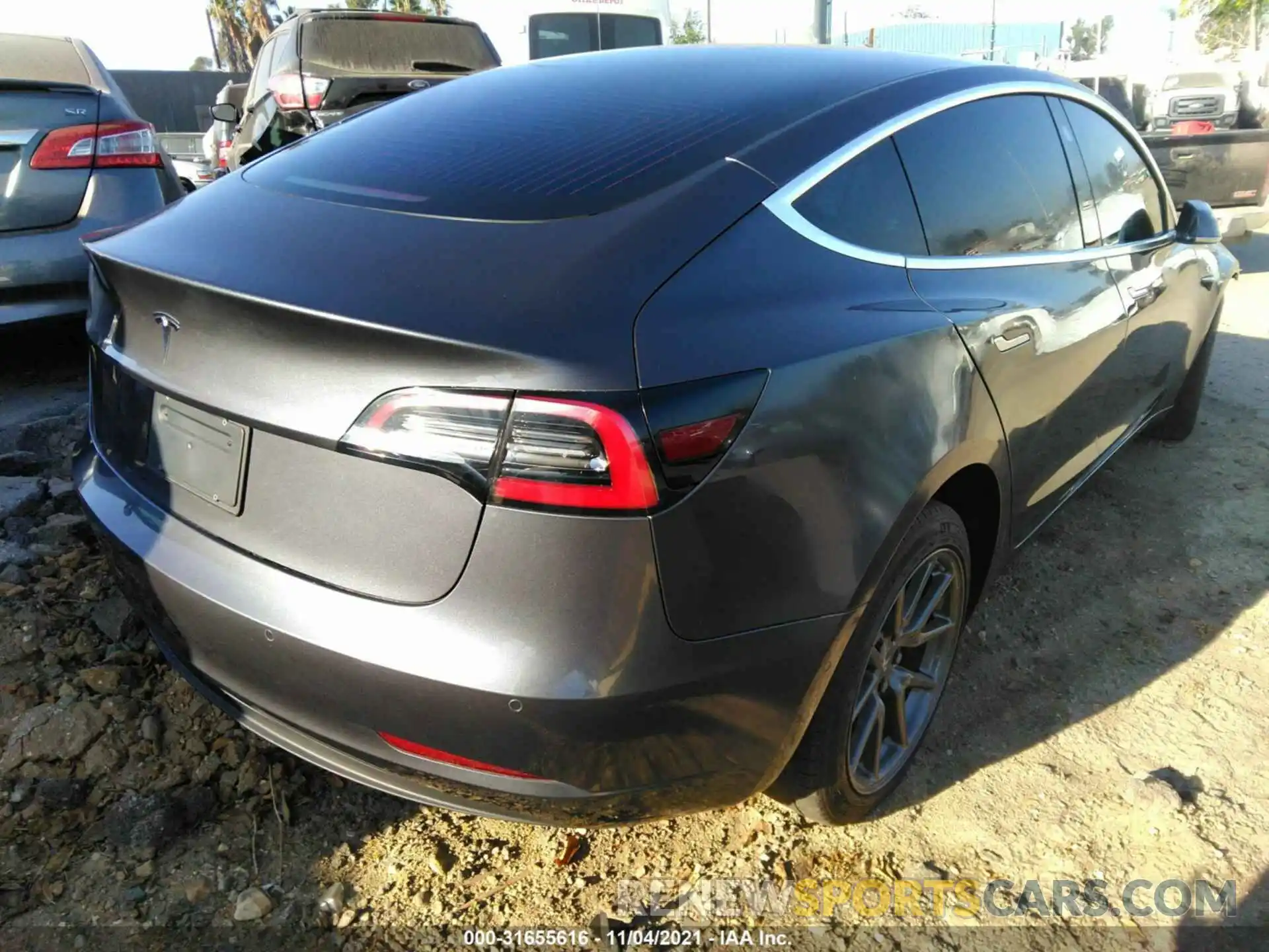 4 Фотография поврежденного автомобиля 5YJ3E1EA3KF308239 TESLA MODEL 3 2019