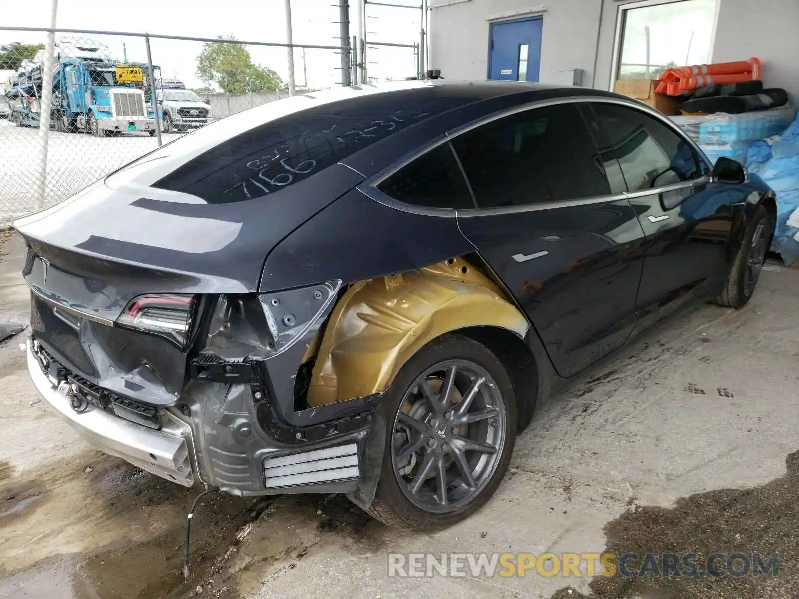 4 Фотография поврежденного автомобиля 5YJ3E1EA3KF317166 TESLA MODEL 3 2019