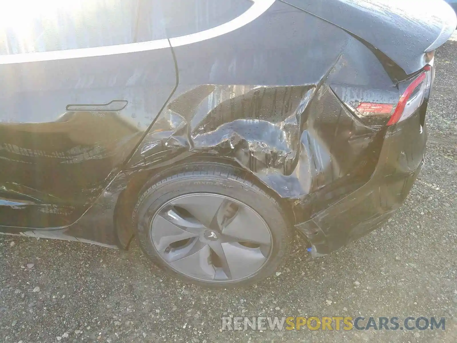 9 Photograph of a damaged car 5YJ3E1EA3KF330953 TESLA MODEL 3 2019