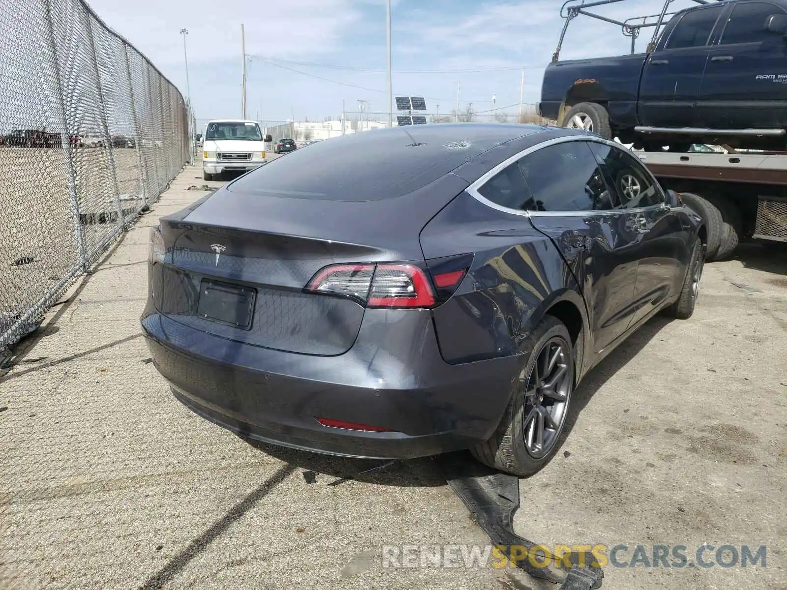 4 Фотография поврежденного автомобиля 5YJ3E1EA3KF396452 TESLA MODEL 3 2019