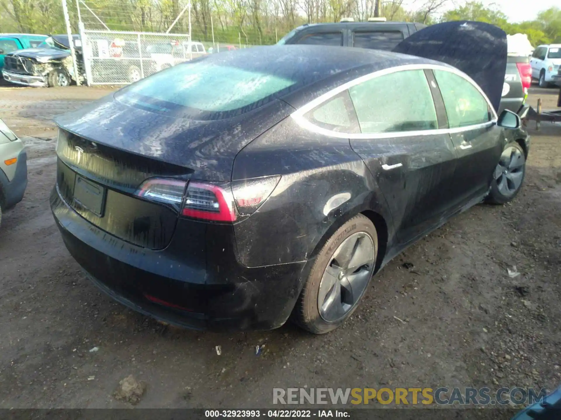 4 Фотография поврежденного автомобиля 5YJ3E1EA3KF483638 TESLA MODEL 3 2019