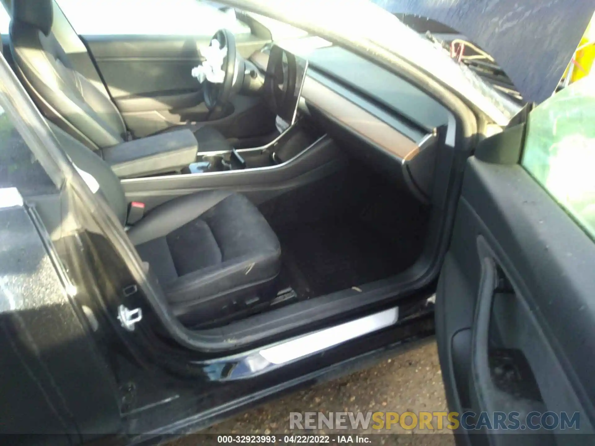 5 Photograph of a damaged car 5YJ3E1EA3KF483638 TESLA MODEL 3 2019