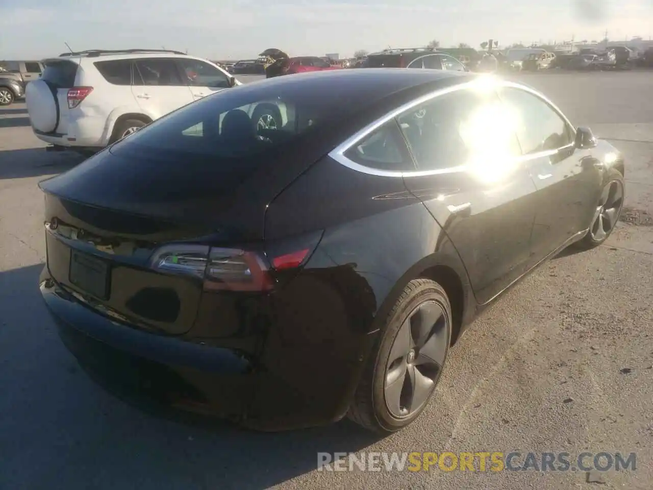 4 Фотография поврежденного автомобиля 5YJ3E1EA4KF297820 TESLA MODEL 3 2019