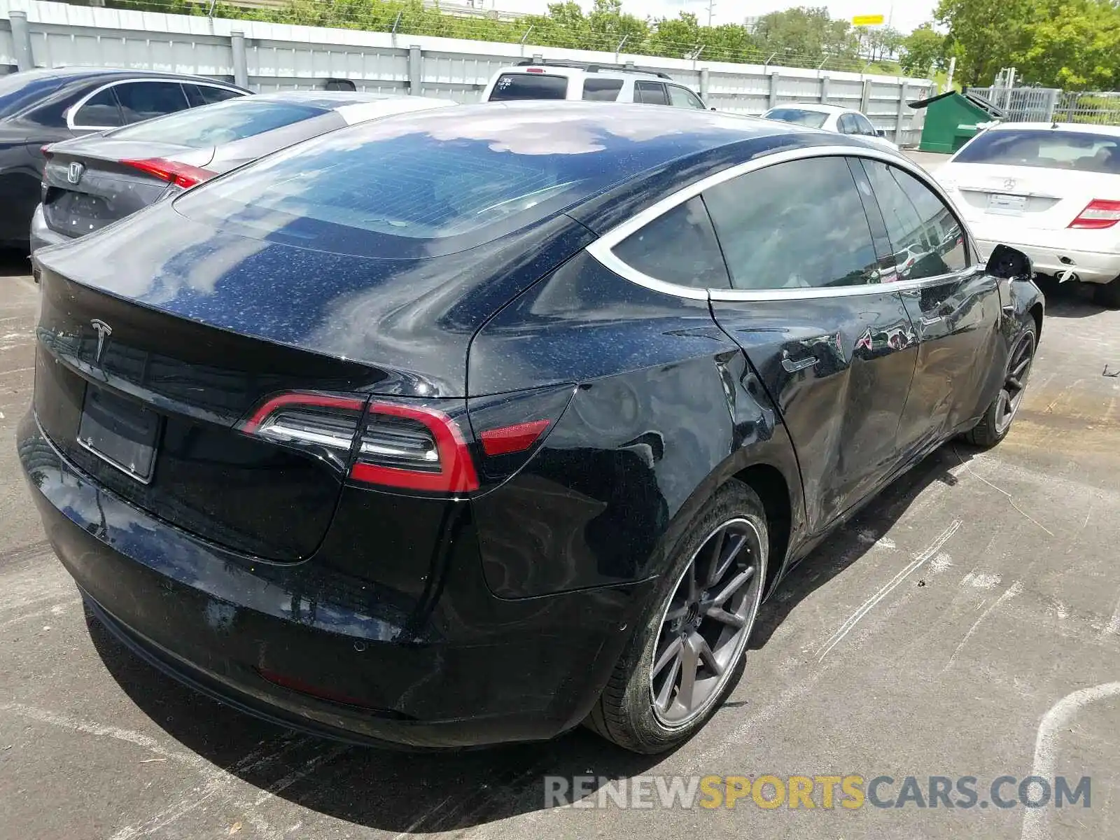 4 Фотография поврежденного автомобиля 5YJ3E1EA4KF305852 TESLA MODEL 3 2019