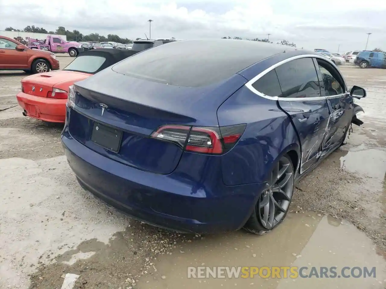 4 Photograph of a damaged car 5YJ3E1EA4KF326295 TESLA MODEL 3 2019