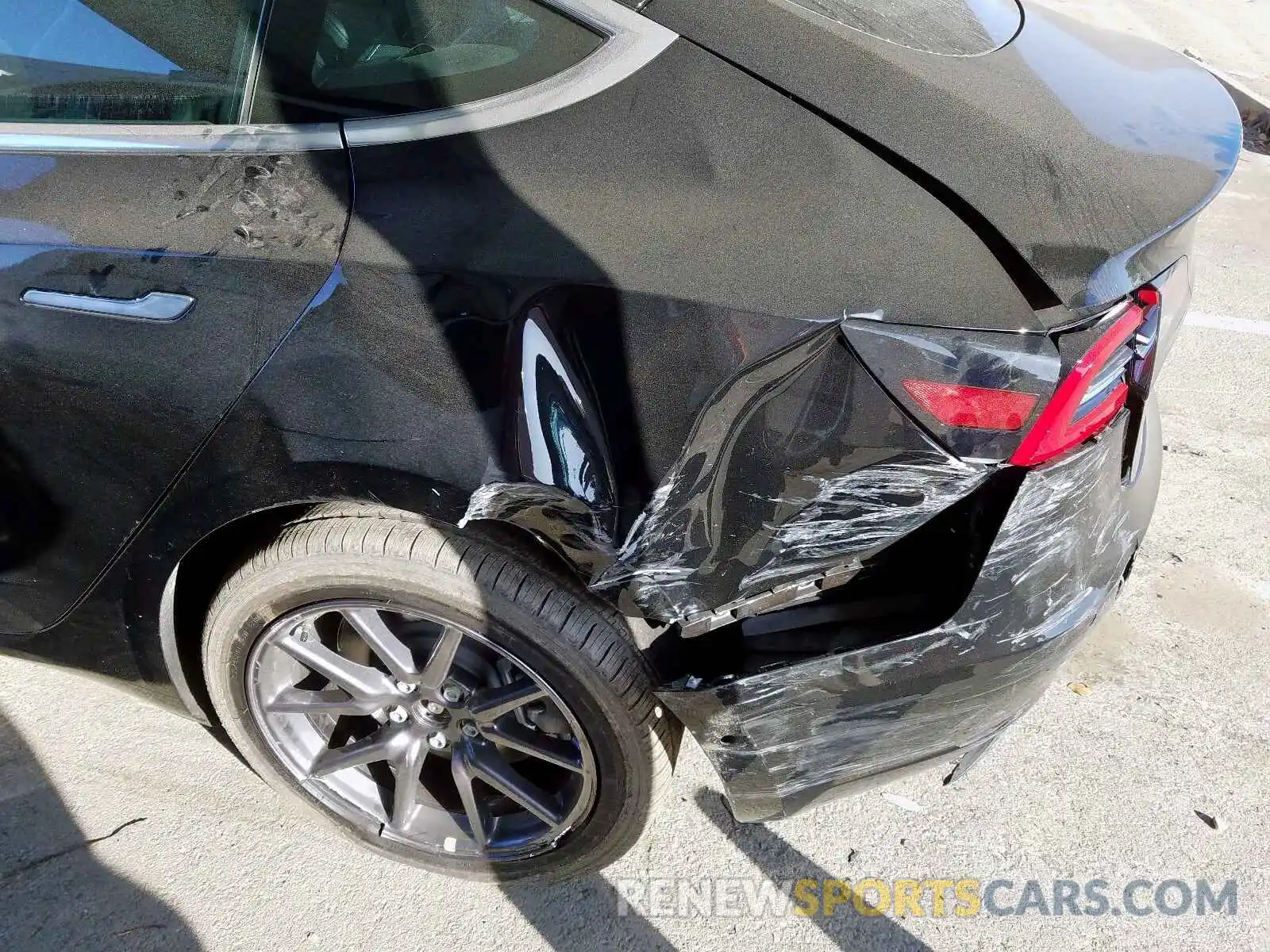 9 Photograph of a damaged car 5YJ3E1EA4KF361760 TESLA MODEL 3 2019