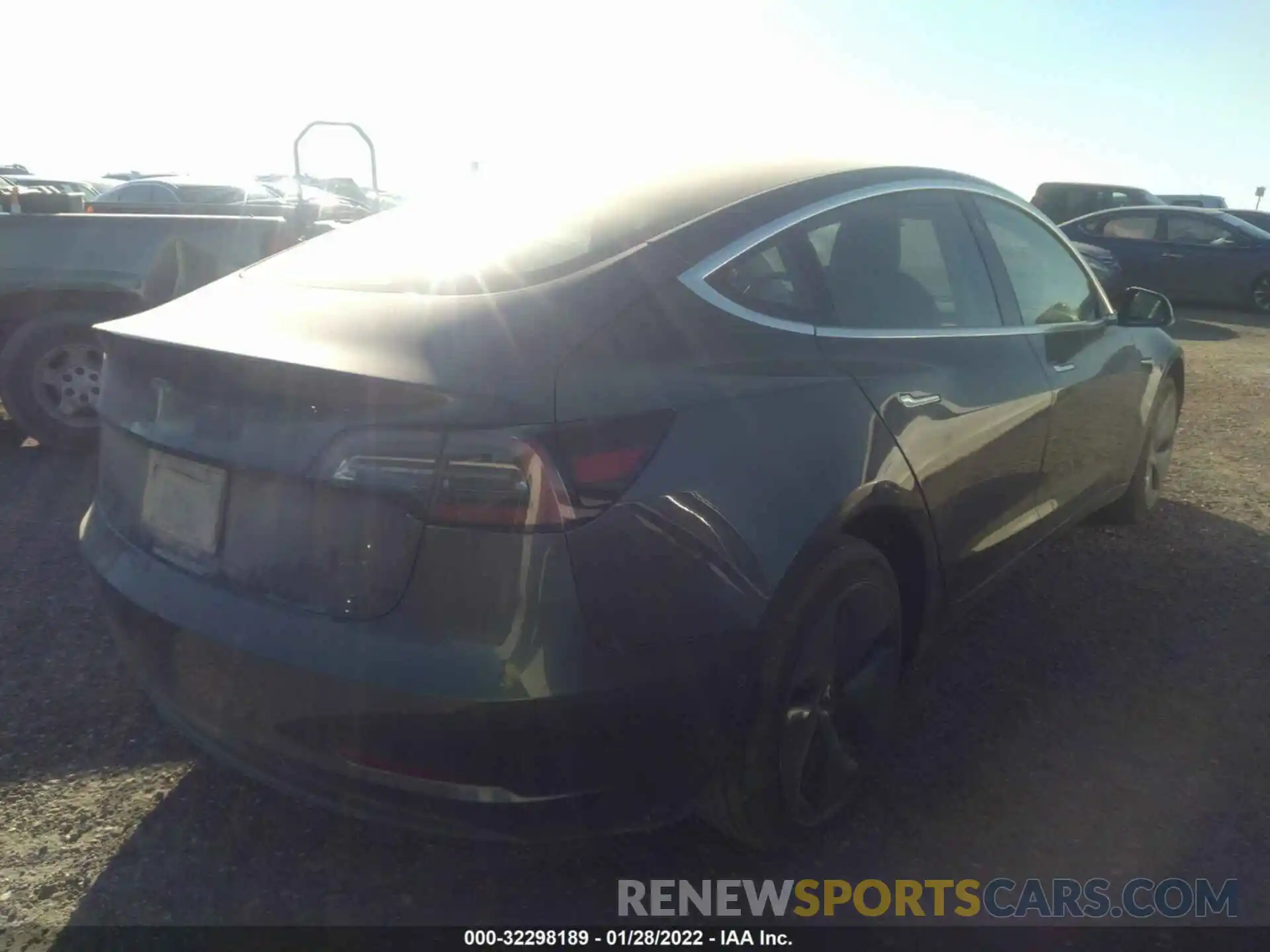 4 Фотография поврежденного автомобиля 5YJ3E1EA4KF411203 TESLA MODEL 3 2019