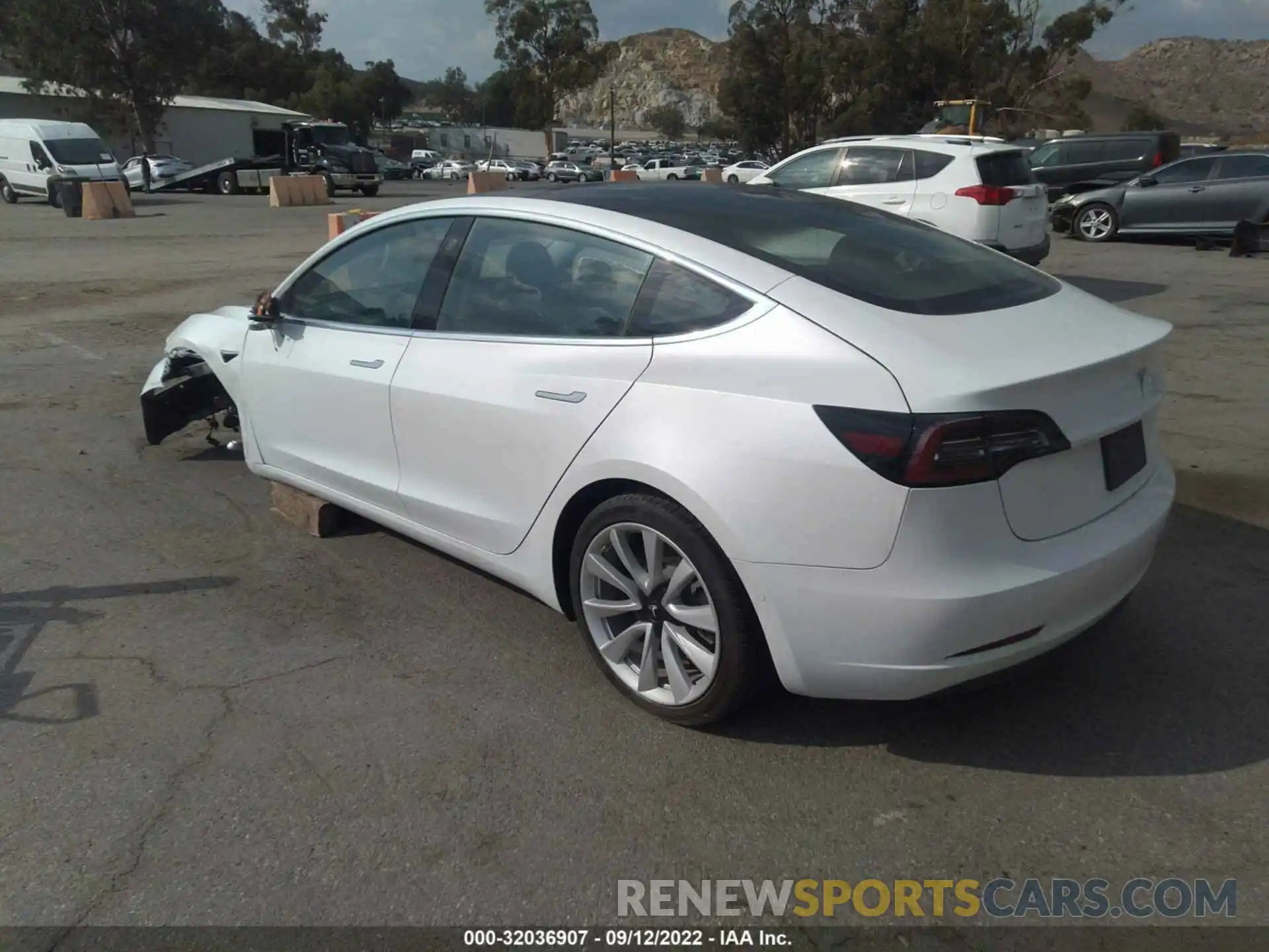 3 Photograph of a damaged car 5YJ3E1EA4KF472535 TESLA MODEL 3 2019