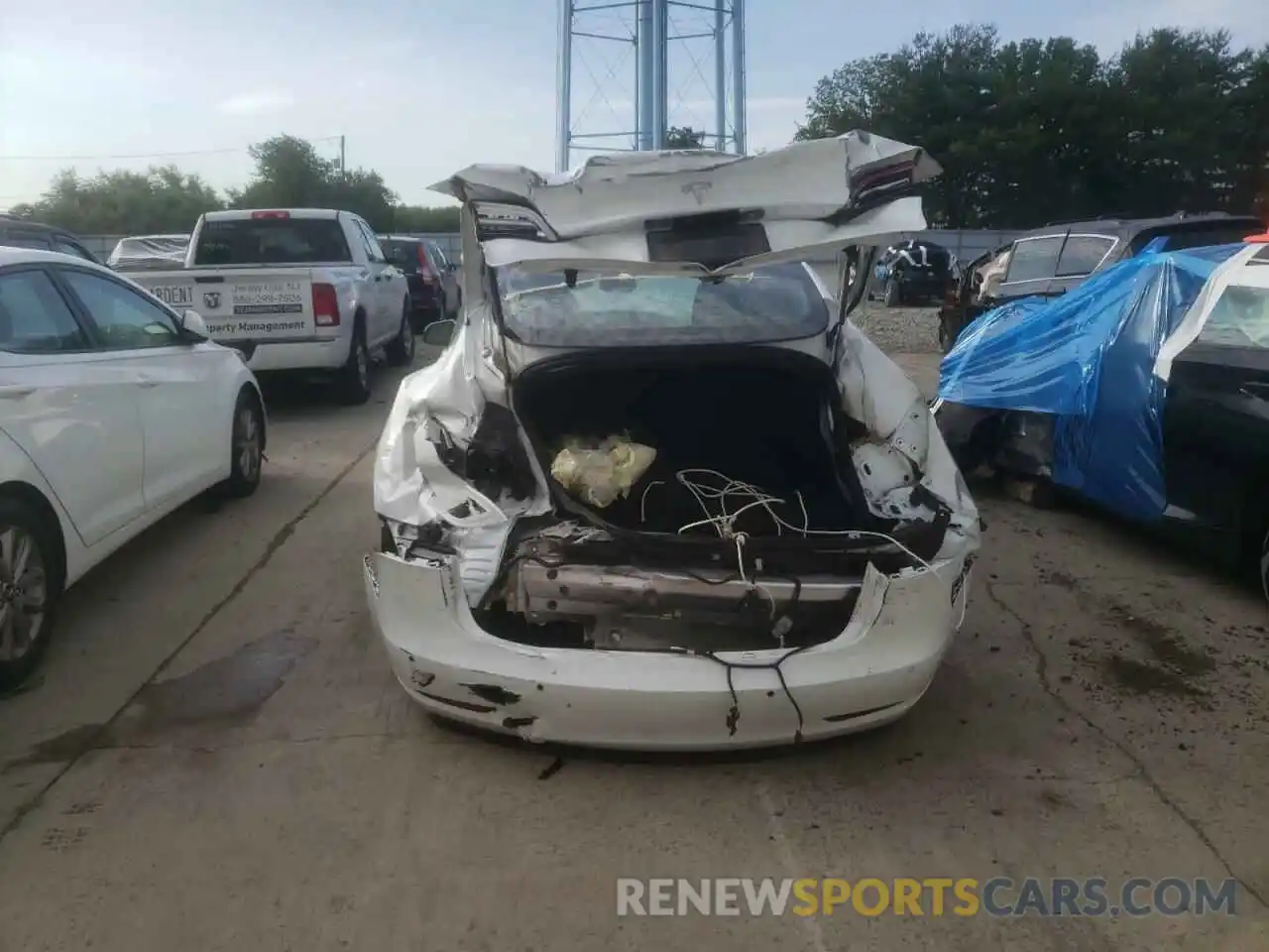 9 Photograph of a damaged car 5YJ3E1EA4KF483261 TESLA MODEL 3 2019