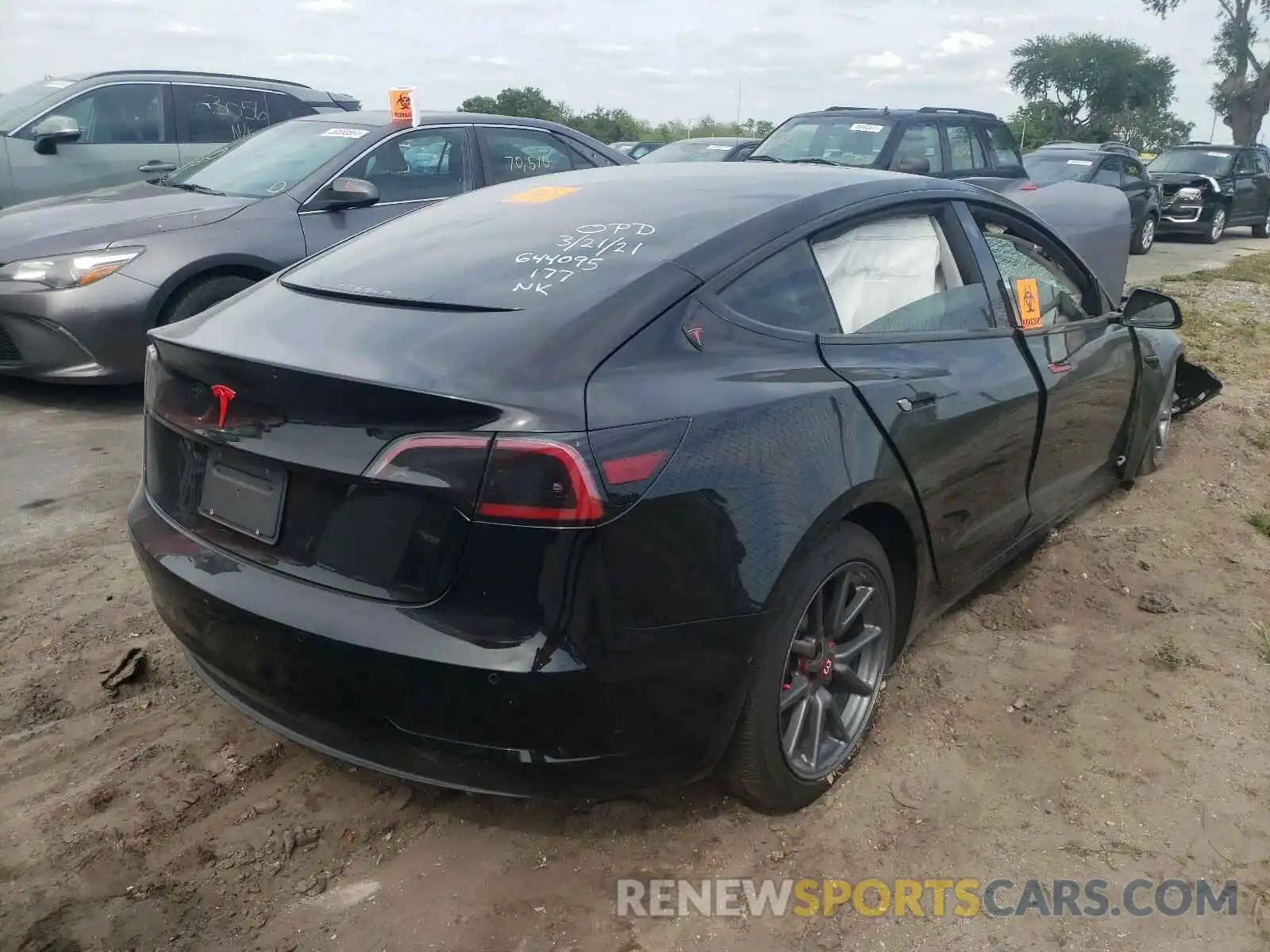 4 Фотография поврежденного автомобиля 5YJ3E1EA4KF484412 TESLA MODEL 3 2019