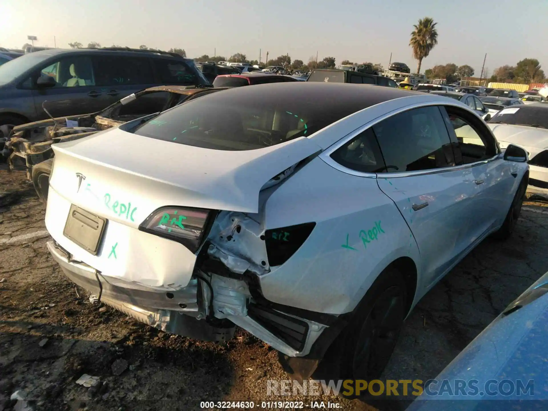 4 Photograph of a damaged car 5YJ3E1EA4KF485897 TESLA MODEL 3 2019