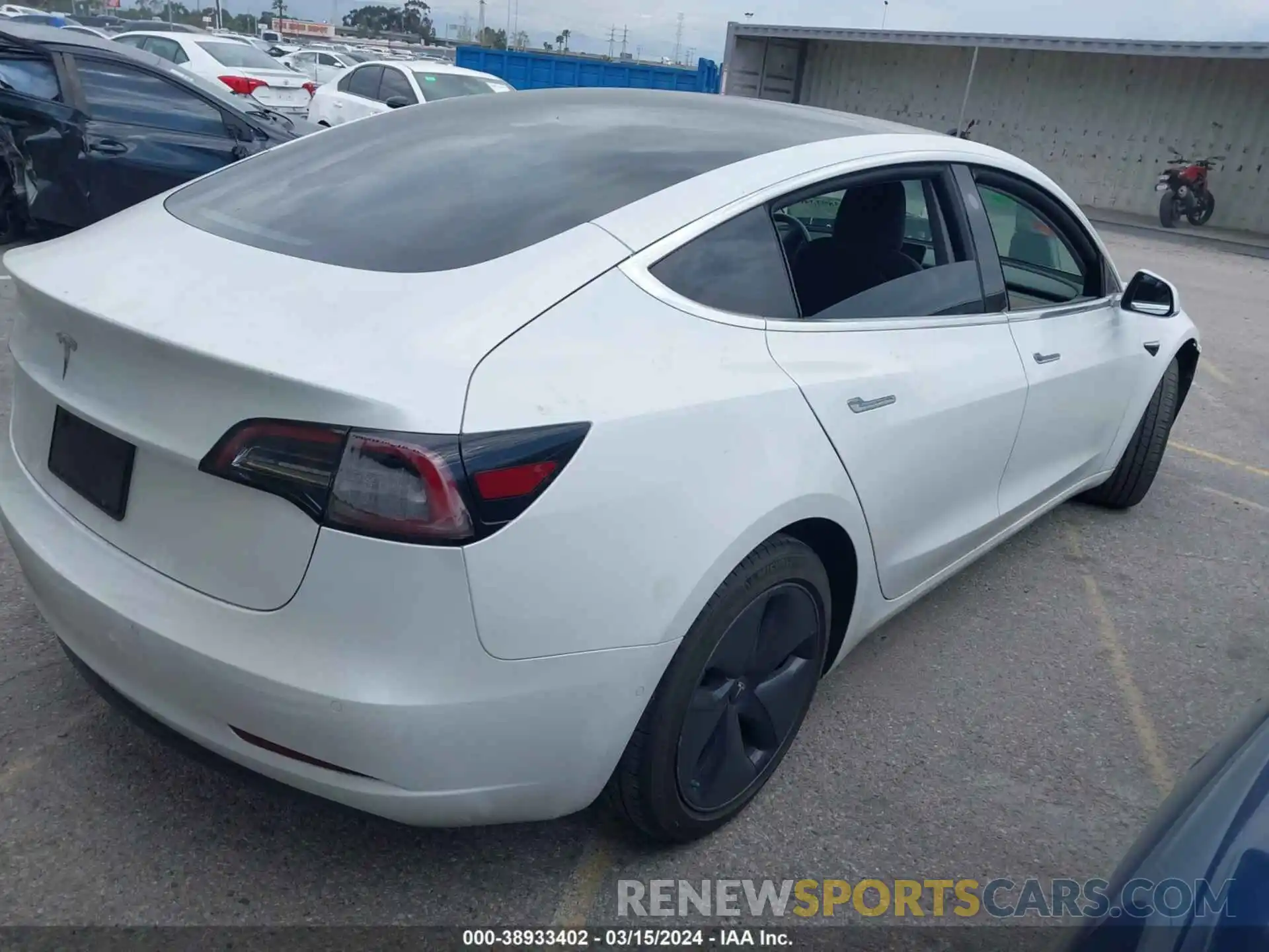 4 Photograph of a damaged car 5YJ3E1EA5KF208319 TESLA MODEL 3 2019