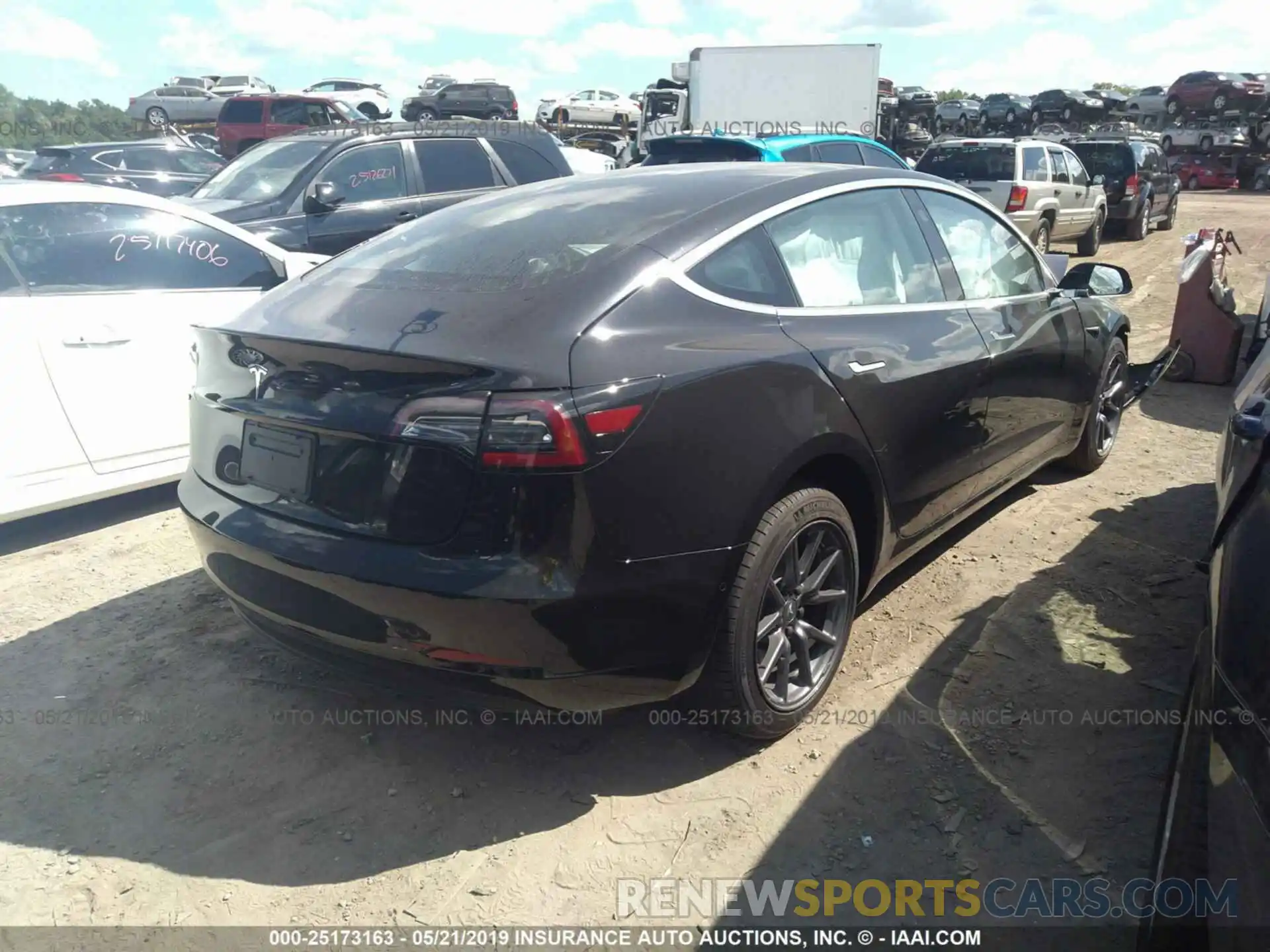 4 Фотография поврежденного автомобиля 5YJ3E1EA5KF304306 TESLA MODEL 3 2019