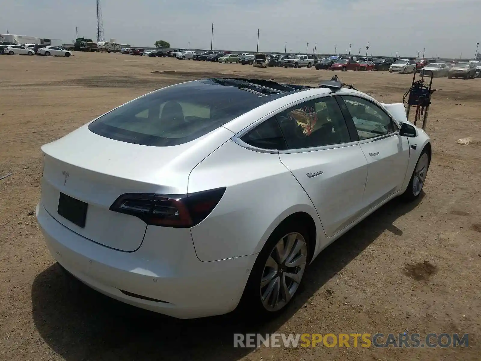 4 Фотография поврежденного автомобиля 5YJ3E1EA5KF332106 TESLA MODEL 3 2019