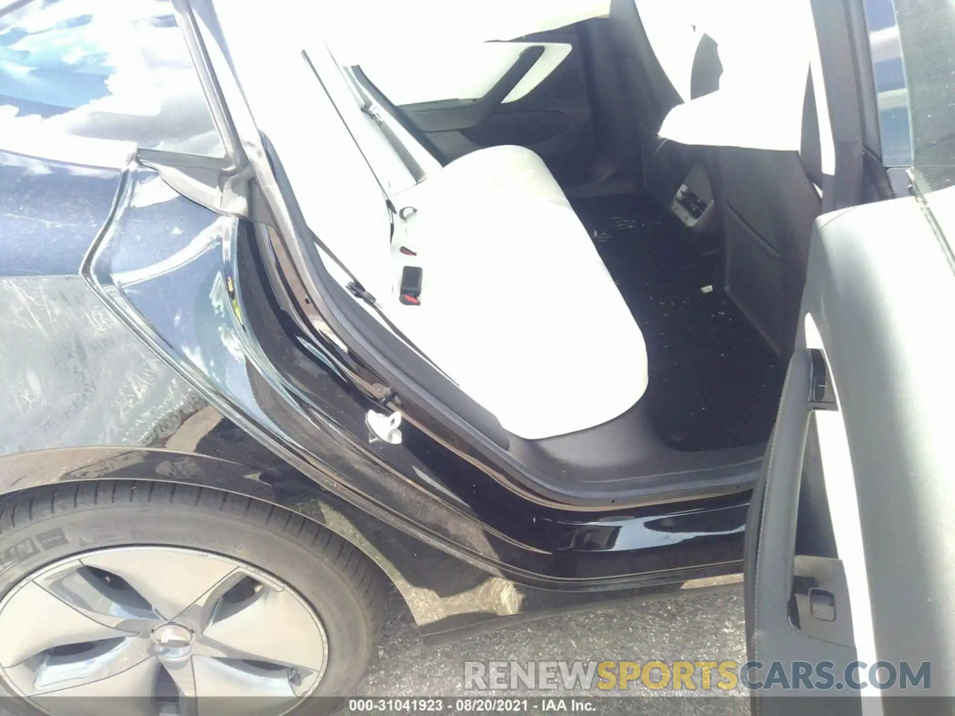 8 Photograph of a damaged car 5YJ3E1EA5KF402669 TESLA MODEL 3 2019