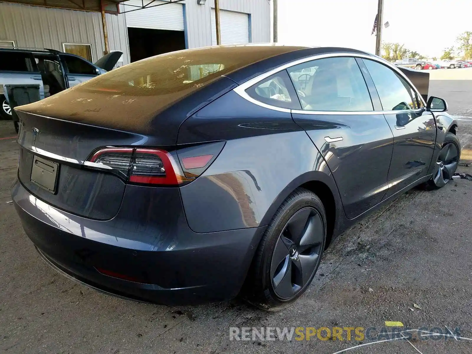 4 Фотография поврежденного автомобиля 5YJ3E1EA5KF447417 TESLA MODEL 3 2019