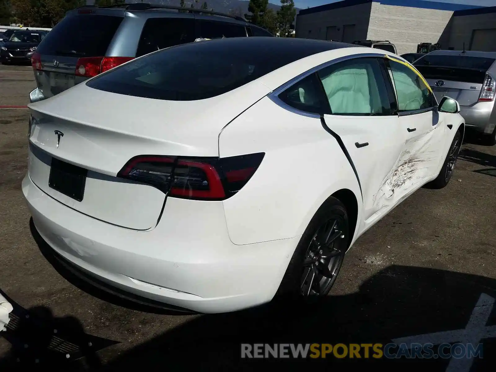 4 Photograph of a damaged car 5YJ3E1EA5KF482717 TESLA MODEL 3 2019