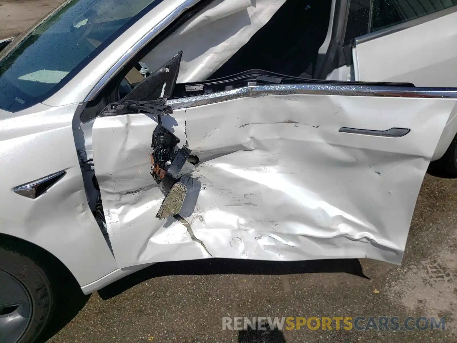 9 Photograph of a damaged car 5YJ3E1EA5KF484080 TESLA MODEL 3 2019