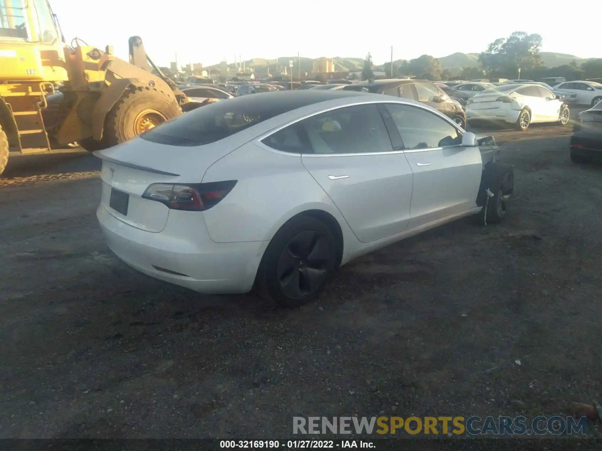 4 Фотография поврежденного автомобиля 5YJ3E1EA5KF484709 TESLA MODEL 3 2019