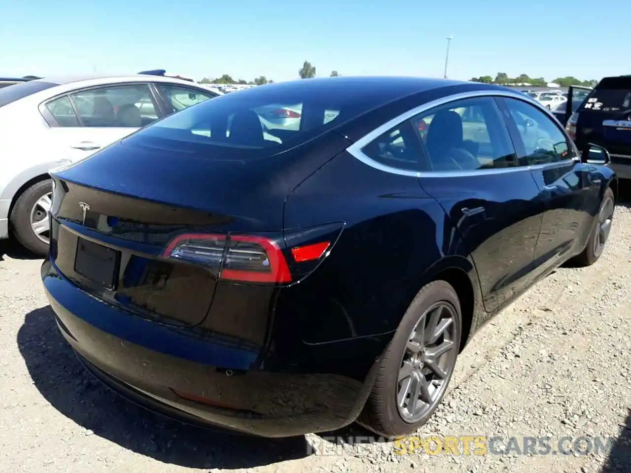 4 Photograph of a damaged car 5YJ3E1EA6KF305951 TESLA MODEL 3 2019