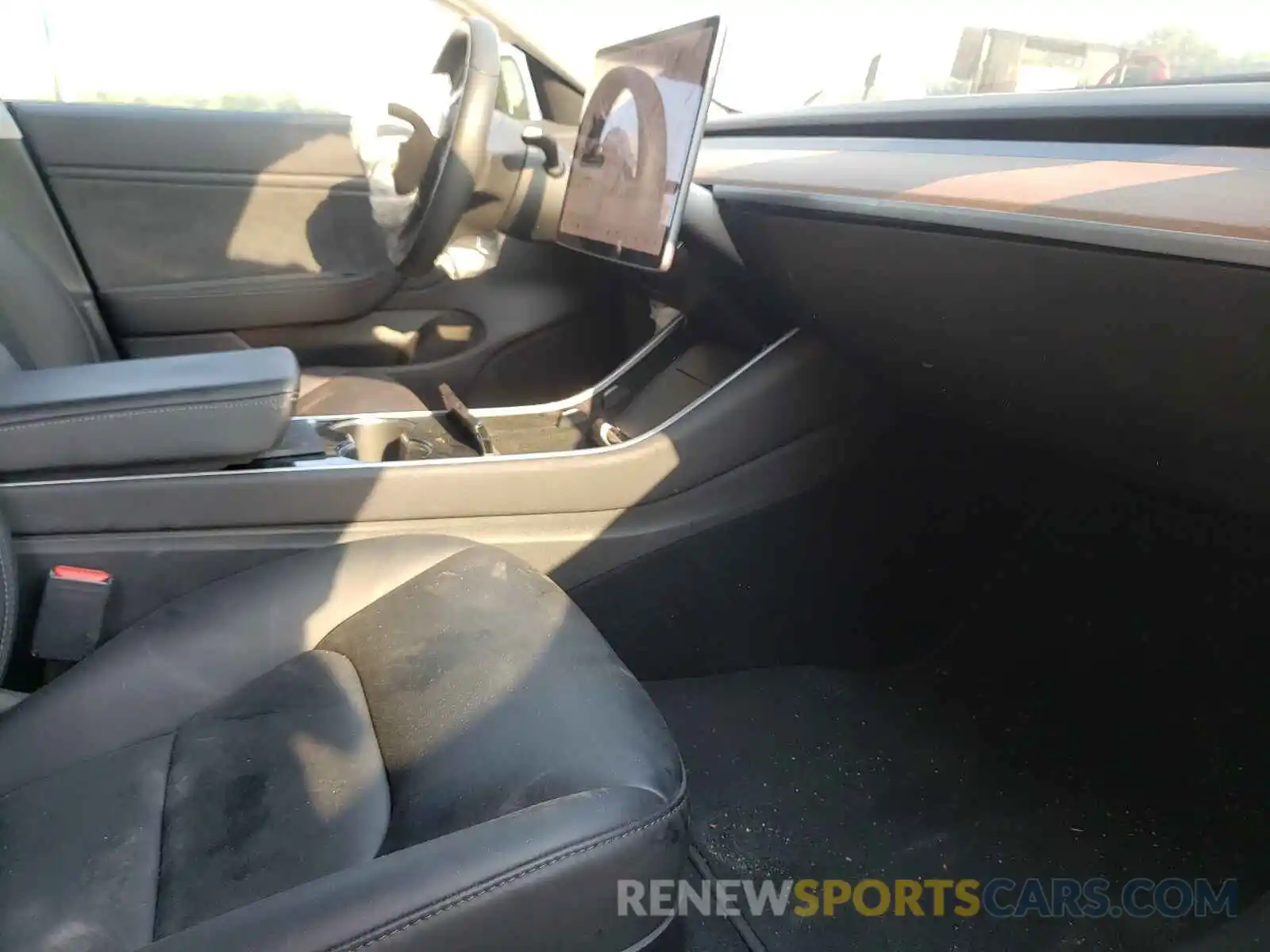 5 Photograph of a damaged car 5YJ3E1EA6KF313953 TESLA MODEL 3 2019