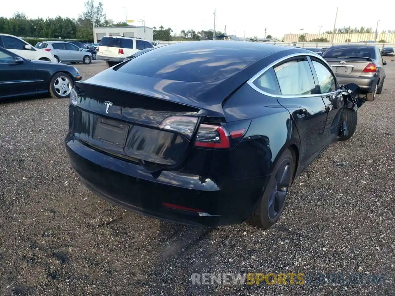 4 Фотография поврежденного автомобиля 5YJ3E1EA6KF324242 TESLA MODEL 3 2019