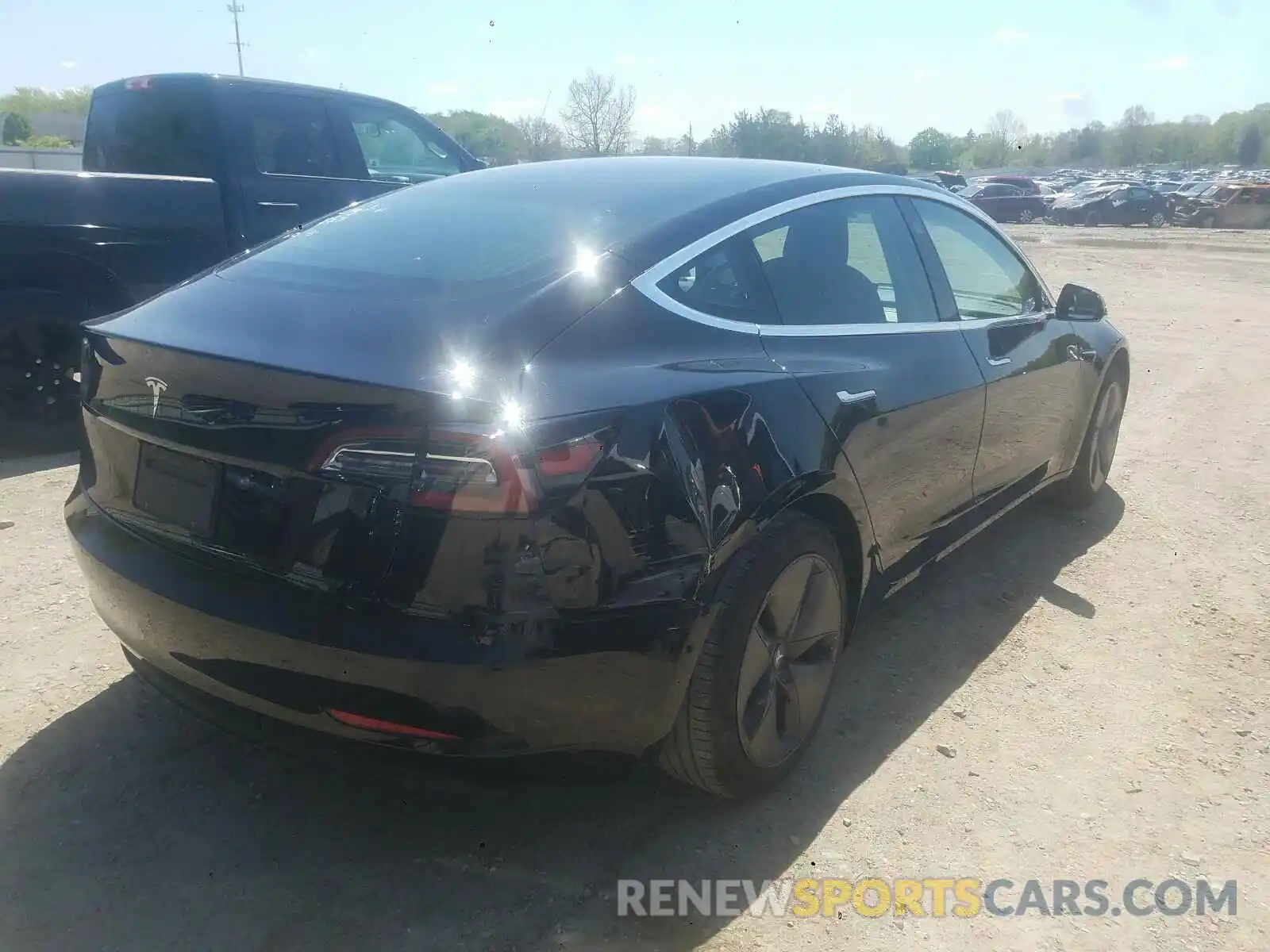 4 Фотография поврежденного автомобиля 5YJ3E1EA6KF394582 TESLA MODEL 3 2019