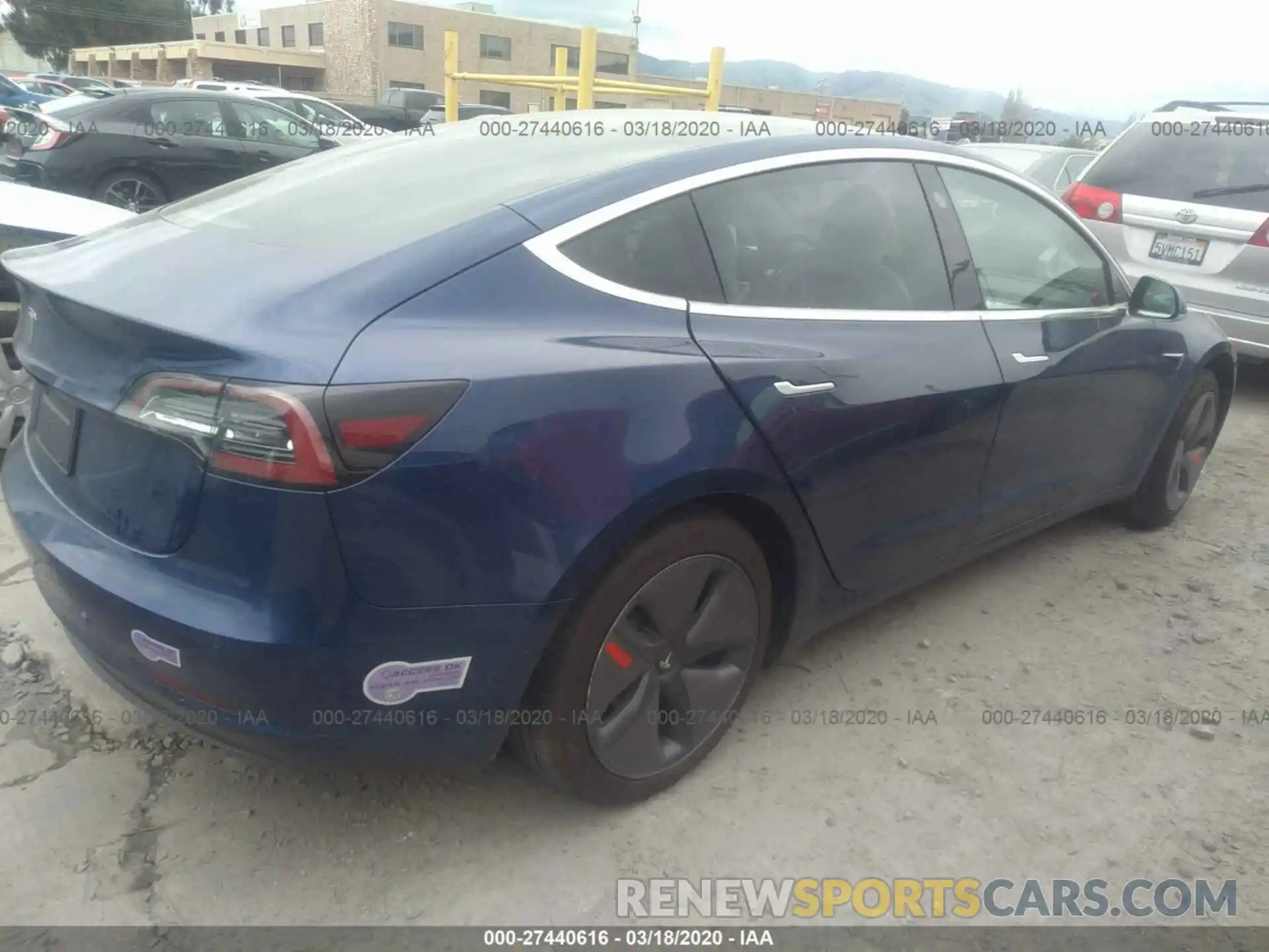 4 Фотография поврежденного автомобиля 5YJ3E1EA6KF402812 TESLA MODEL 3 2019