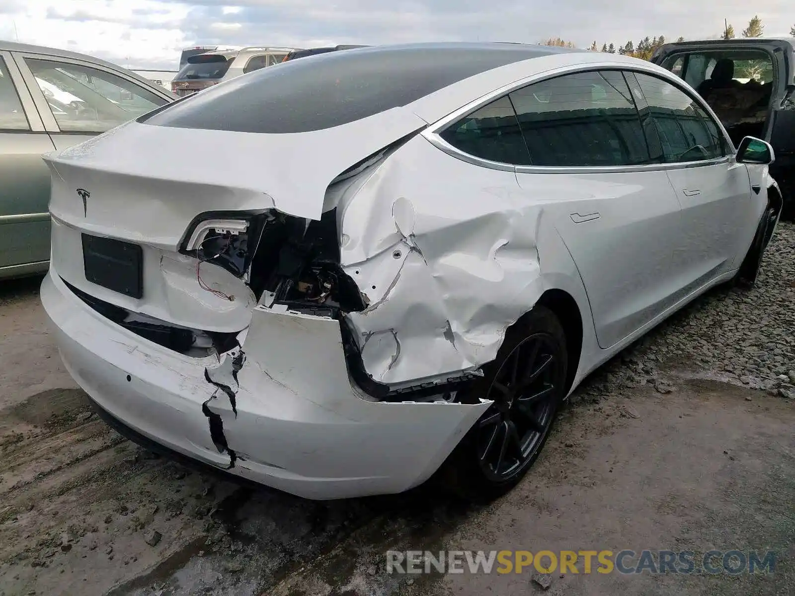 4 Photograph of a damaged car 5YJ3E1EA6KF420291 TESLA MODEL 3 2019