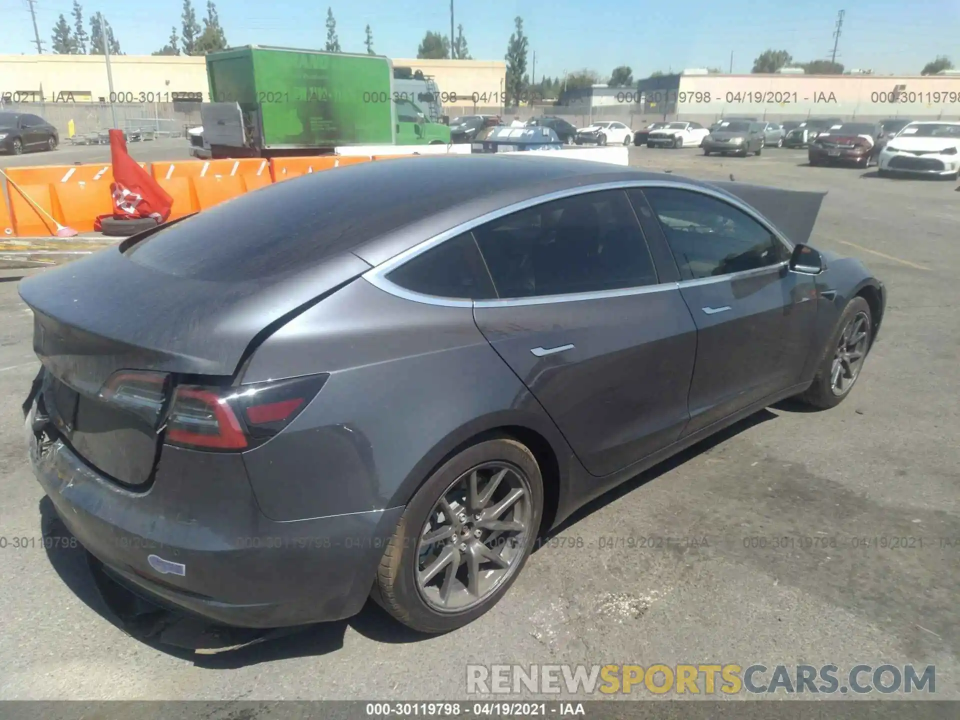 4 Фотография поврежденного автомобиля 5YJ3E1EA7KF362403 TESLA MODEL 3 2019