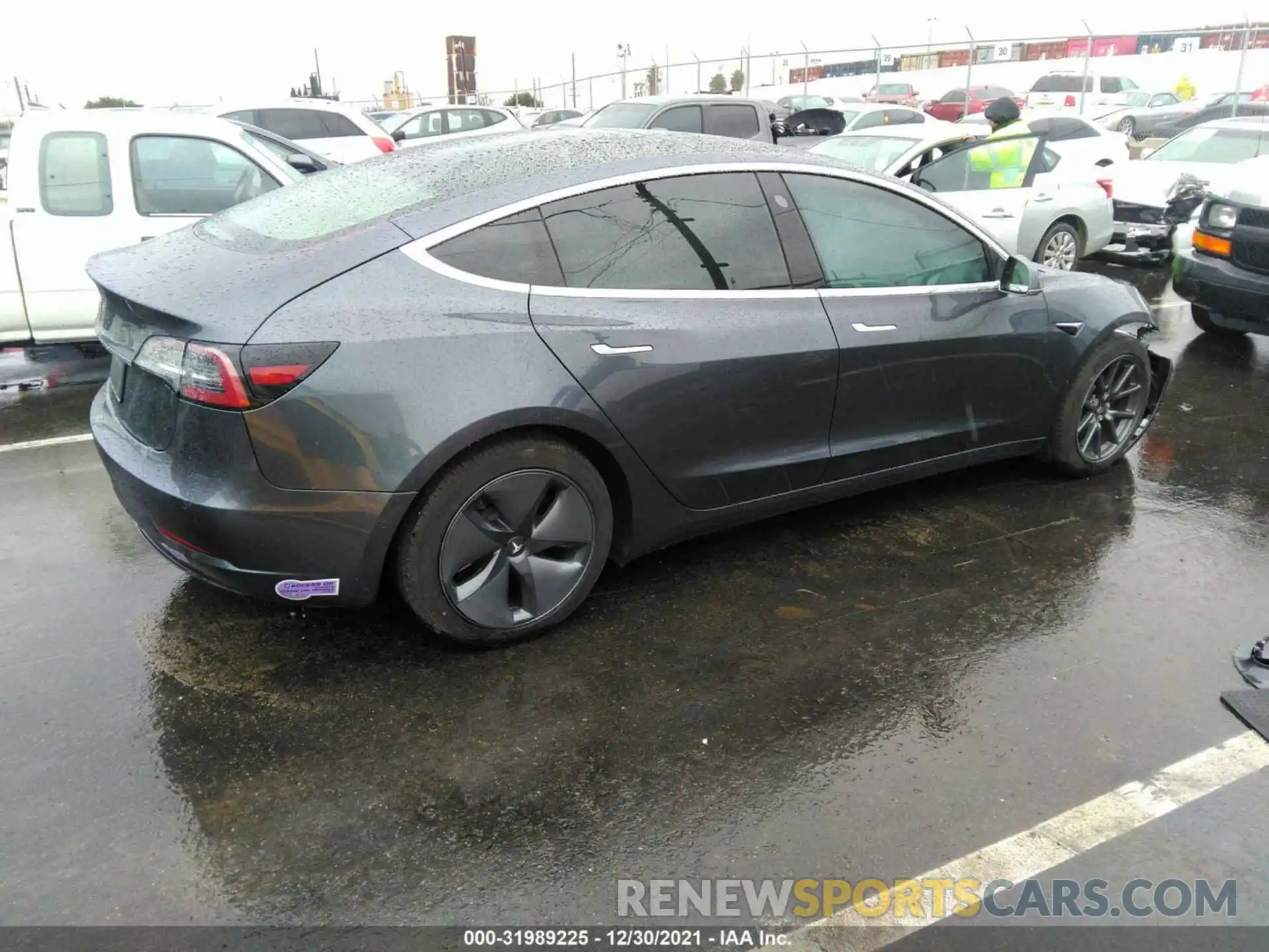 4 Фотография поврежденного автомобиля 5YJ3E1EA7KF411275 TESLA MODEL 3 2019