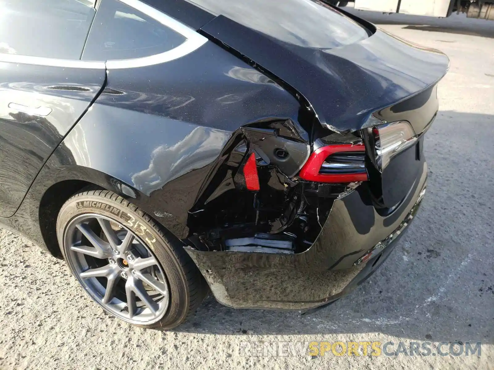 9 Photograph of a damaged car 5YJ3E1EA7KF415827 TESLA MODEL 3 2019