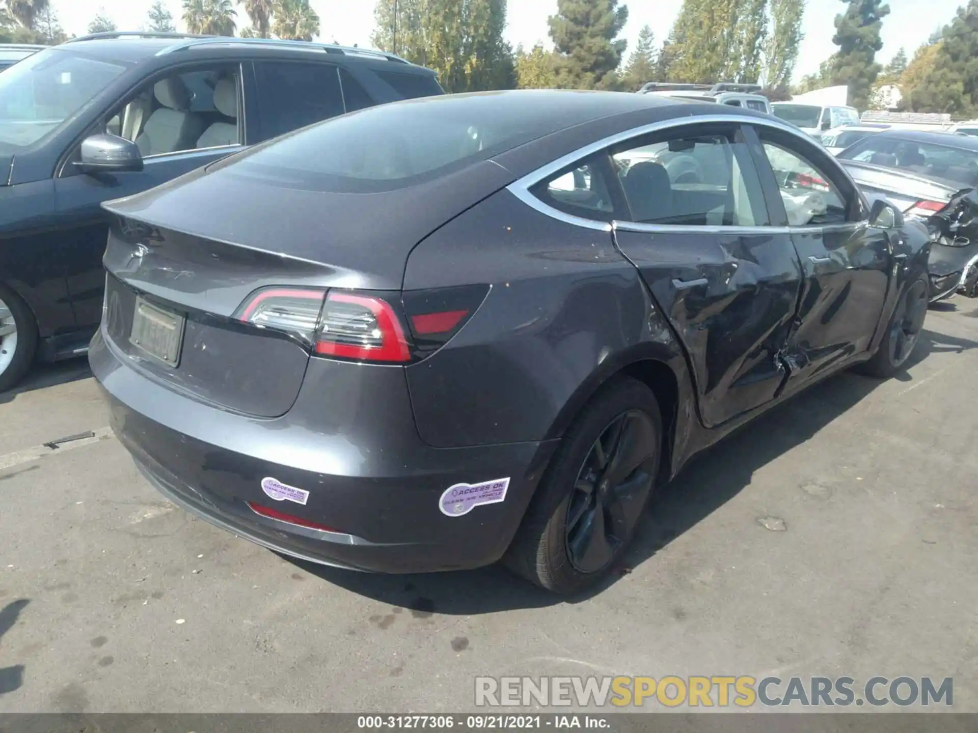 4 Фотография поврежденного автомобиля 5YJ3E1EA7KF424723 TESLA MODEL 3 2019