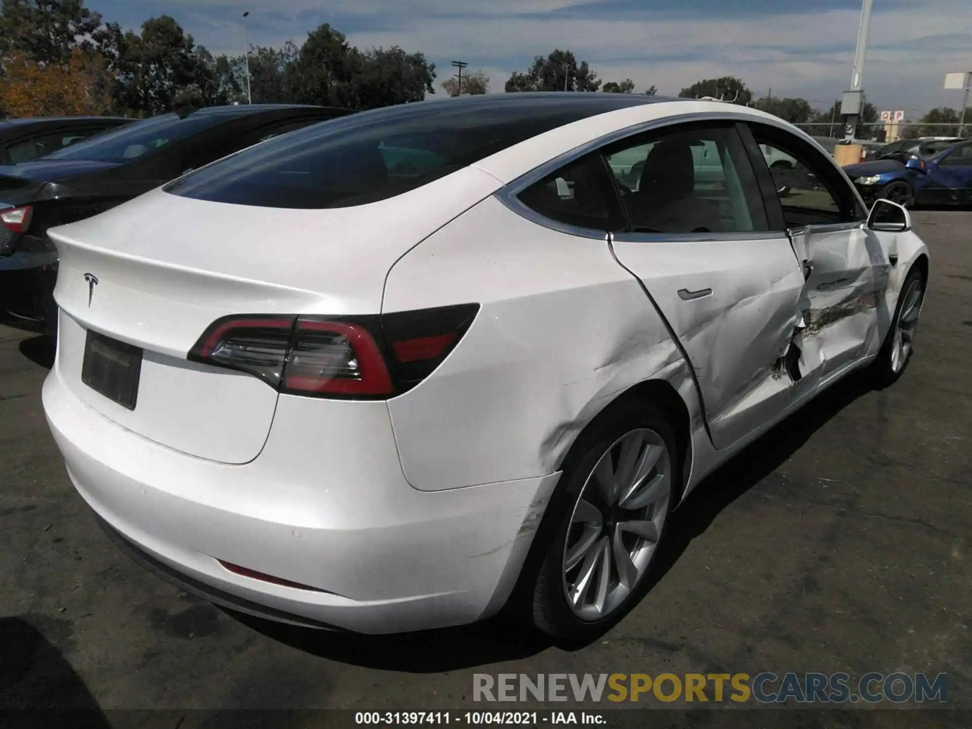 4 Photograph of a damaged car 5YJ3E1EA7KF436371 TESLA MODEL 3 2019