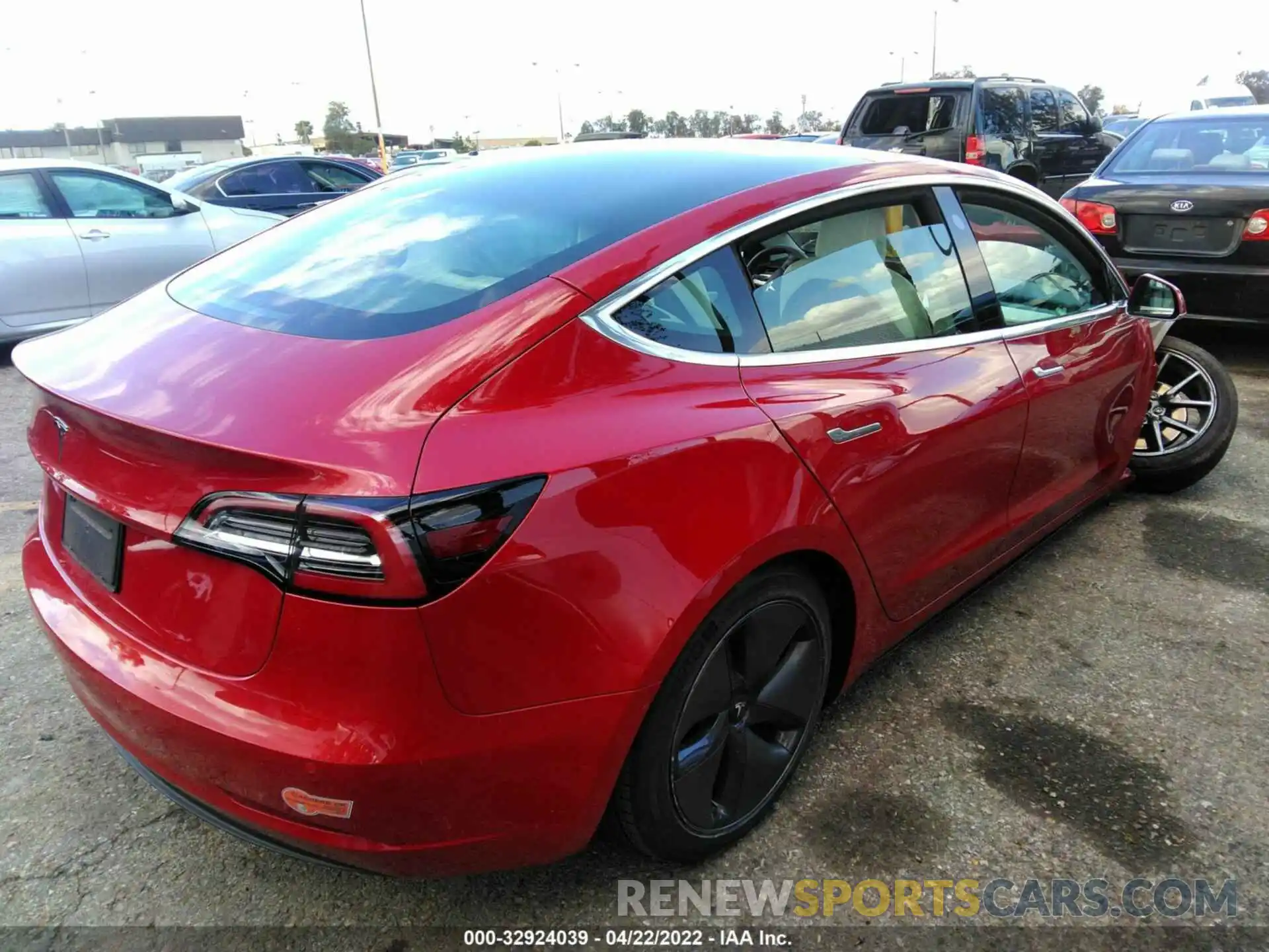 4 Фотография поврежденного автомобиля 5YJ3E1EA7KF536969 TESLA MODEL 3 2019